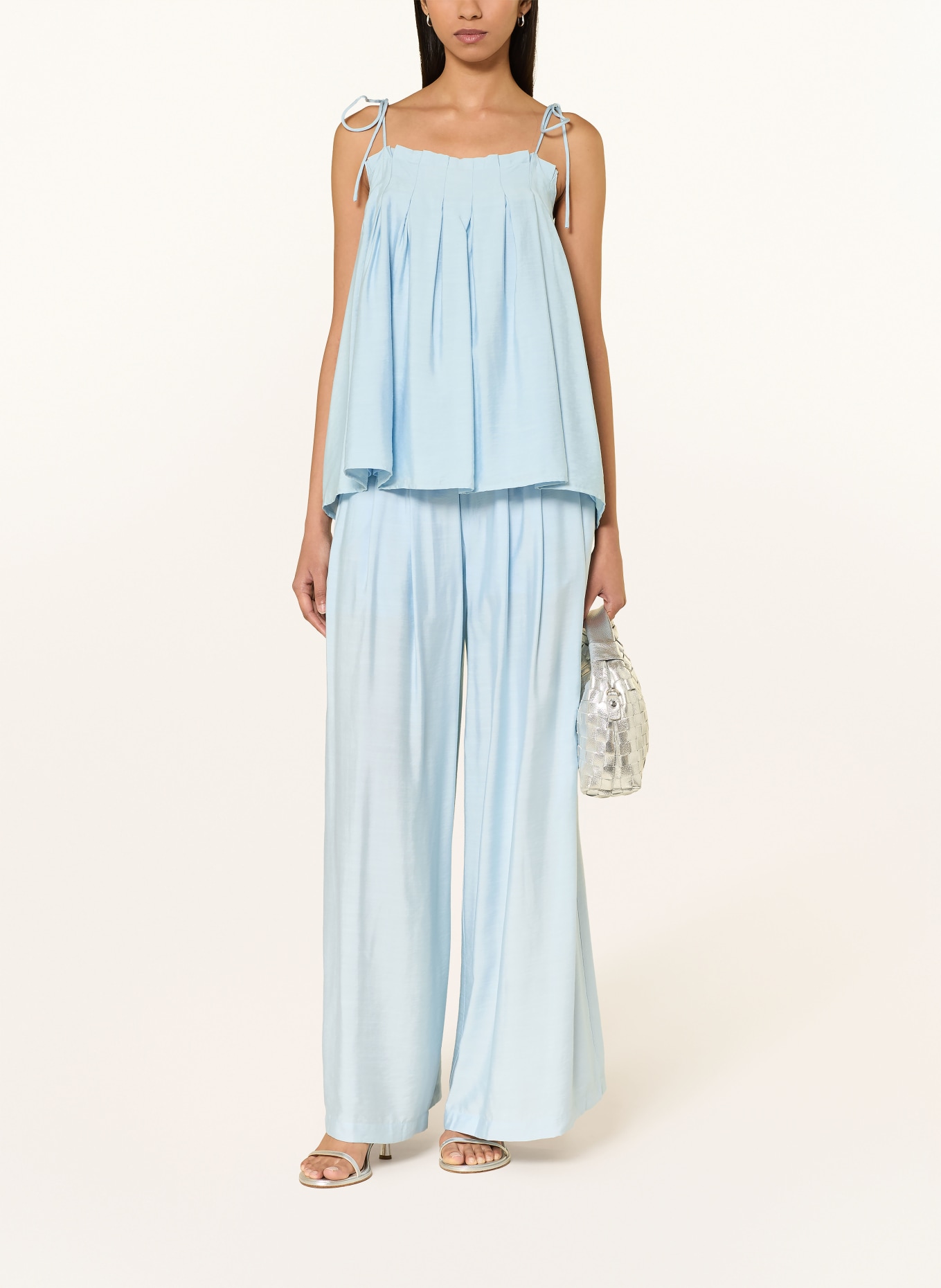 ELEH blouse: LICHTBLAUW