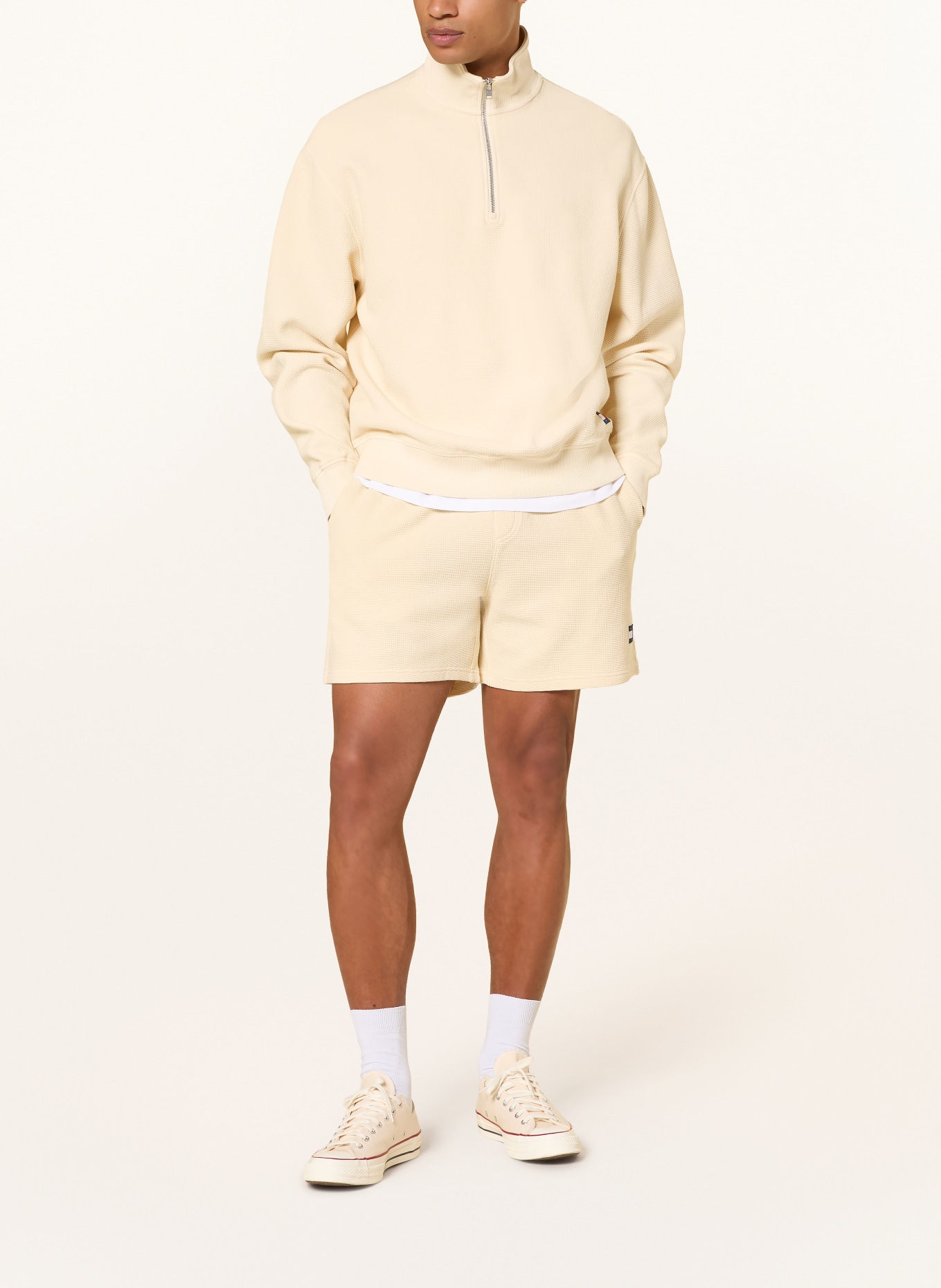 TOMMY JEANS Shorts: CREME