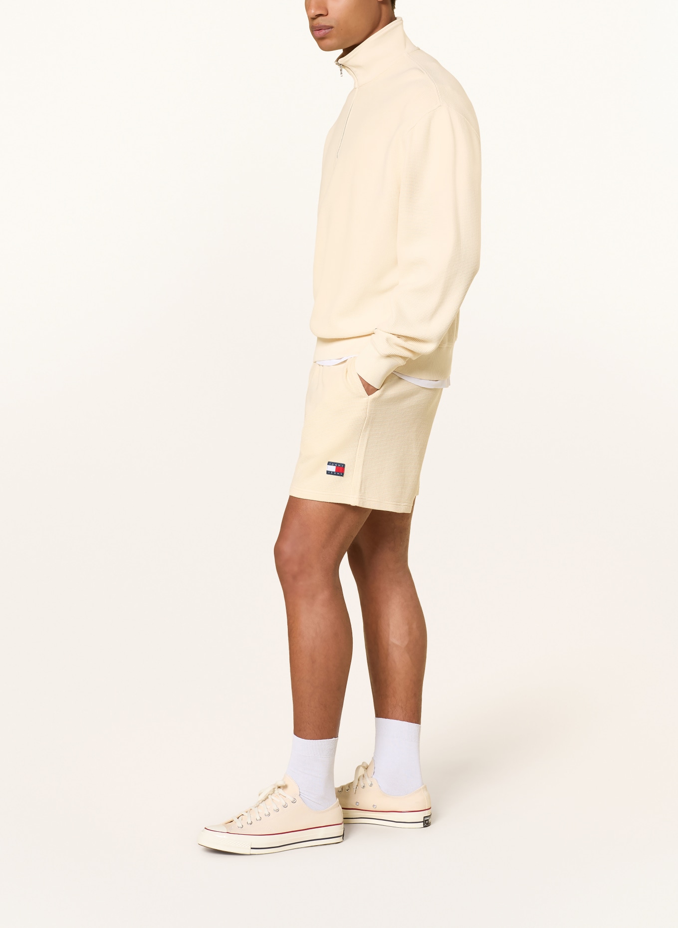 TOMMY JEANS Shorts: CREME