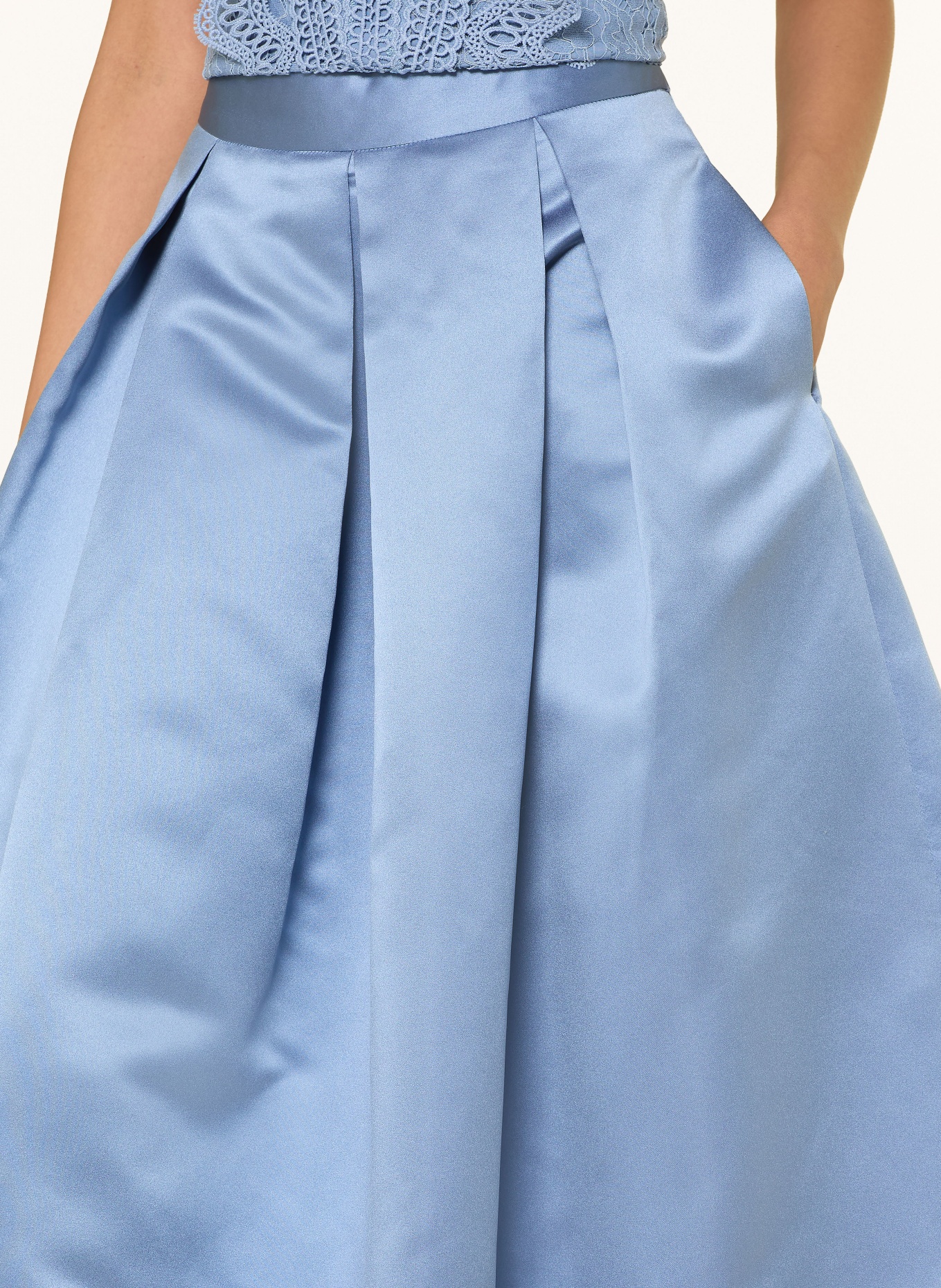 APART Satinrock: HELLBLAU