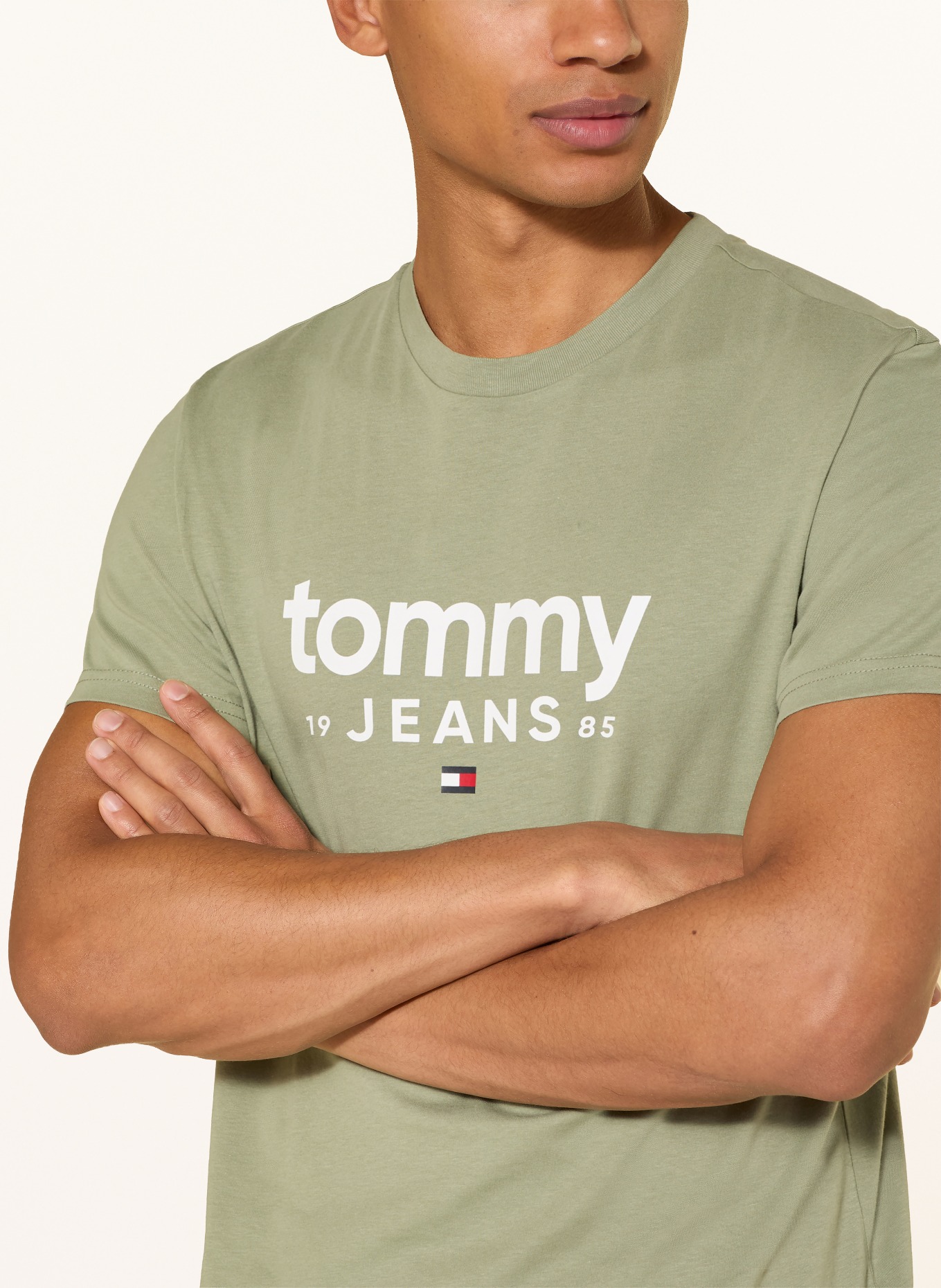 TOMMY JEANS T-Shirt: OLIV / WEISS