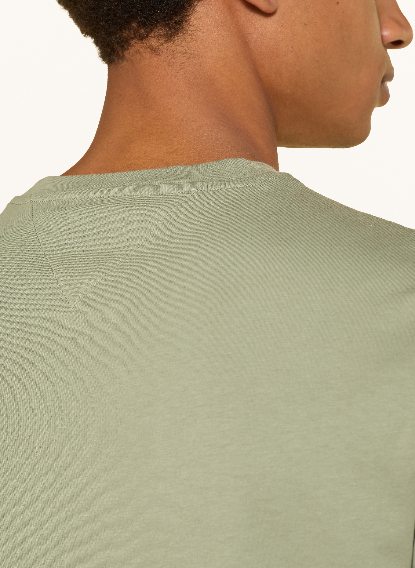 TOMMY JEANS T-Shirt: OLIV / WEISS