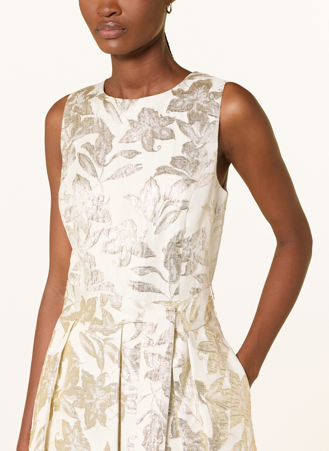 APART Cocktailkleid: ECRU / GOLD