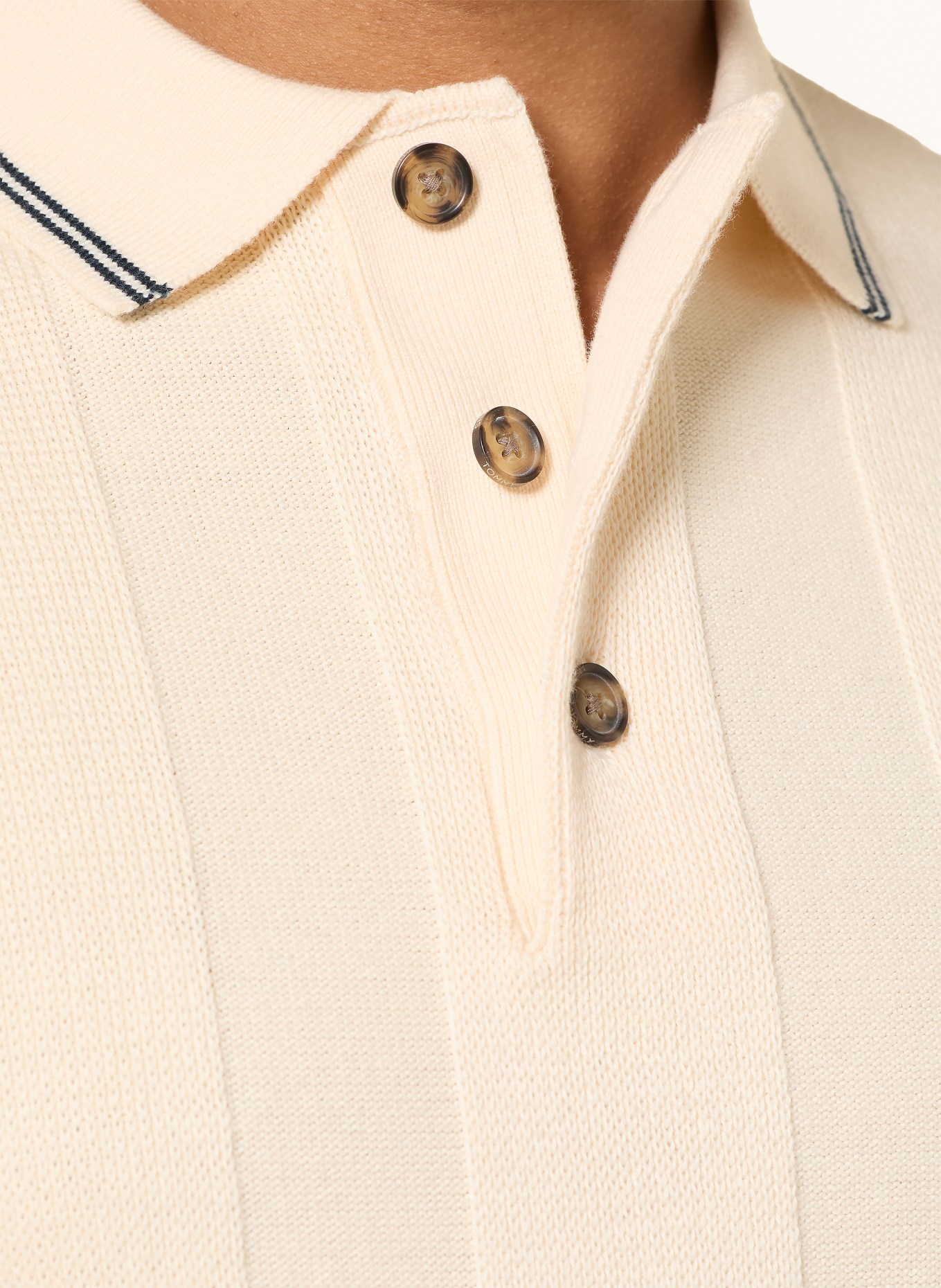 TOMMY JEANS Polo en maille: CRÈME / BLEU FONCÉ