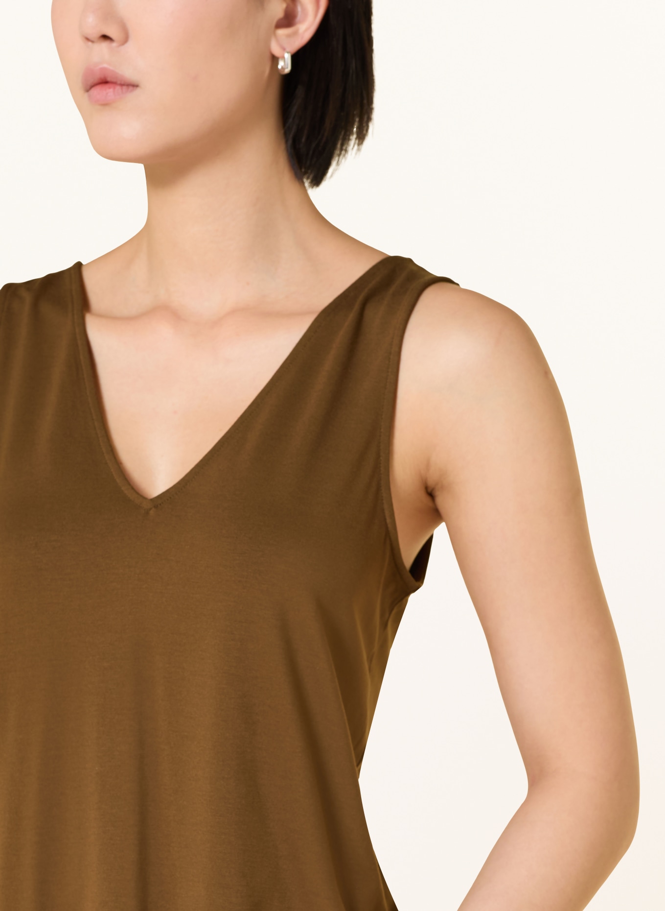 ARMEDANGELS Top V-NECK: BRAUN