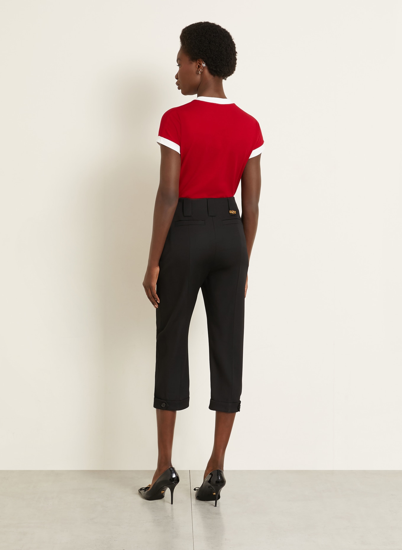 VERSACE spodnie 3/4: CZARNY