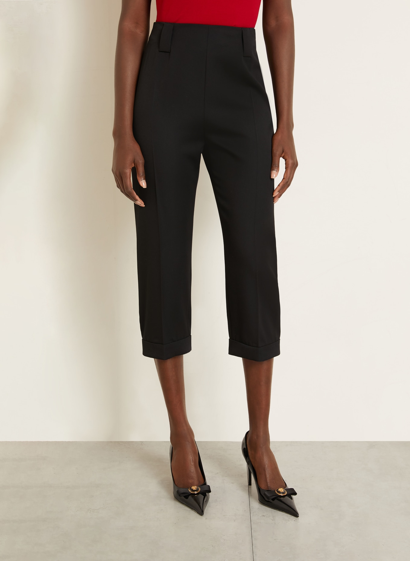 VERSACE spodnie 3/4: CZARNY