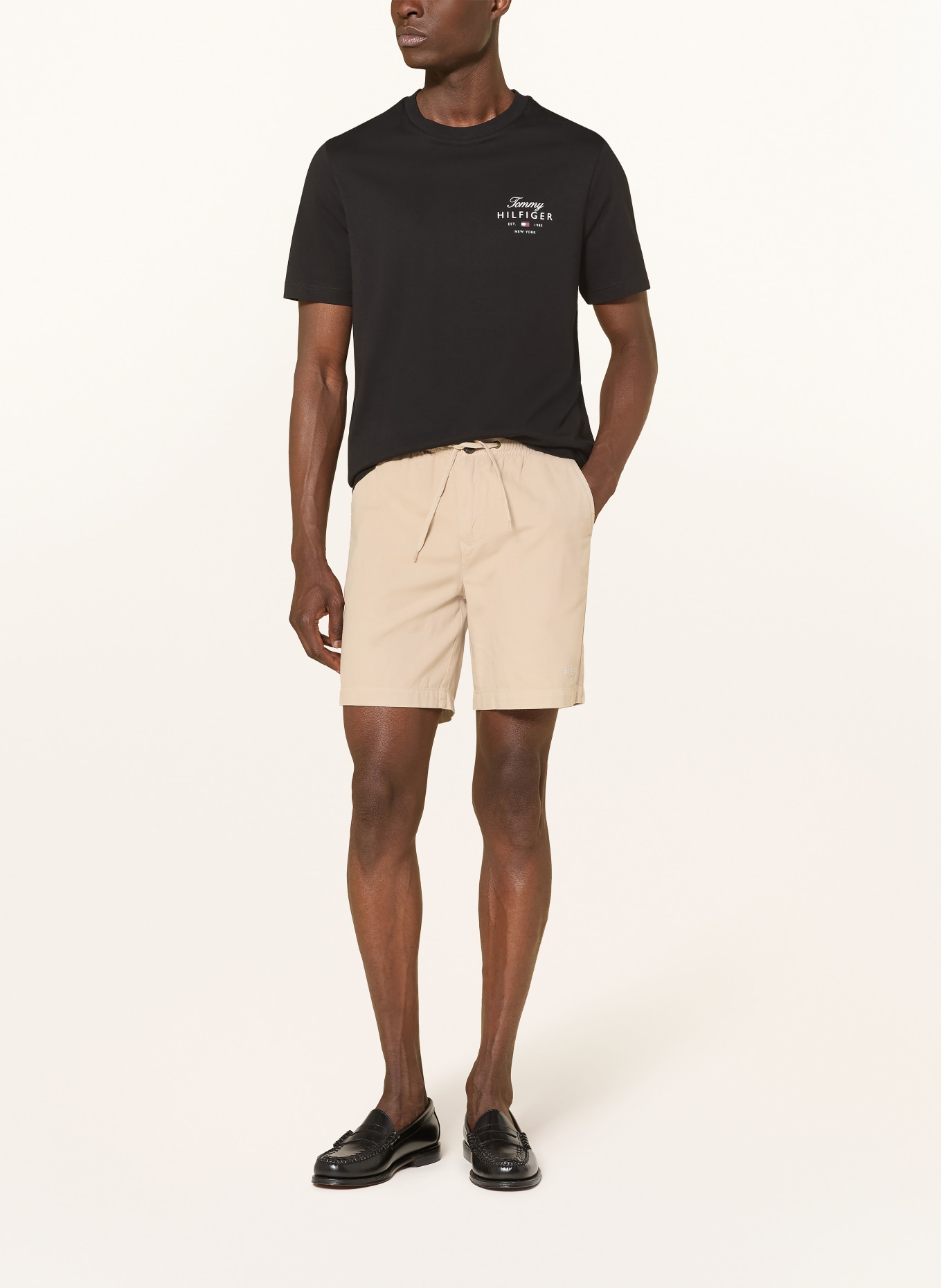 TOMMY HILFIGER tričko: ČERNÁ