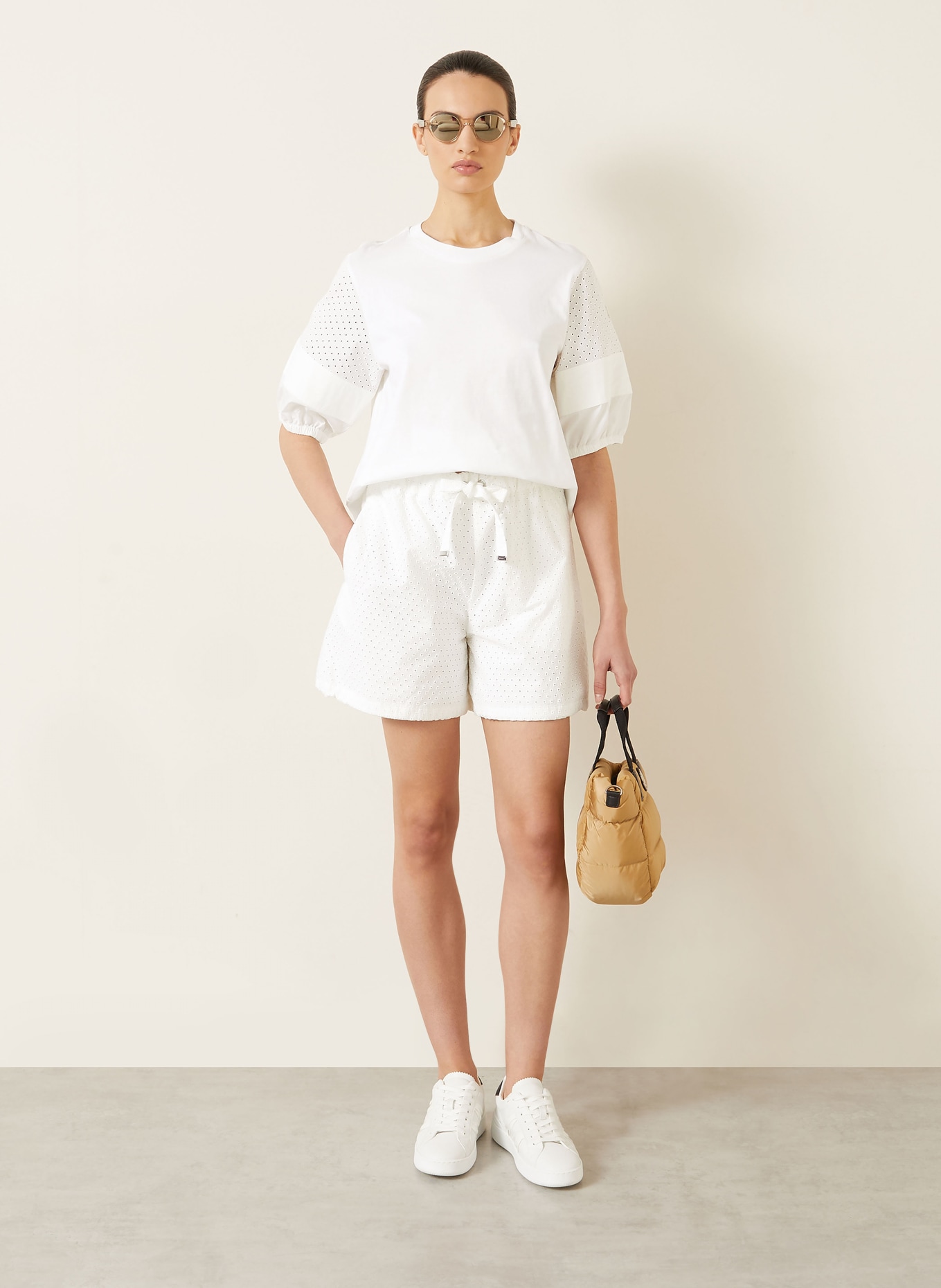 MONCLER Korte broek van kant met gaatjes: WIT