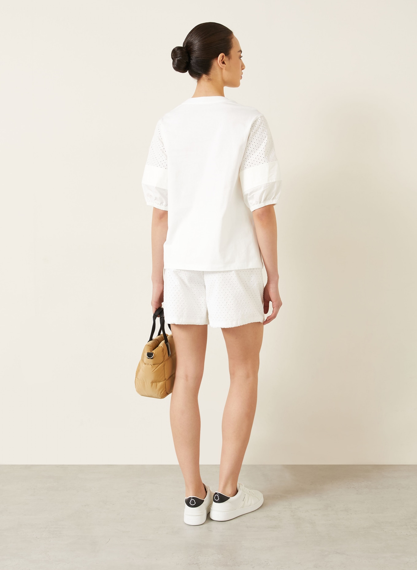 MONCLER Korte broek van kant met gaatjes: WIT