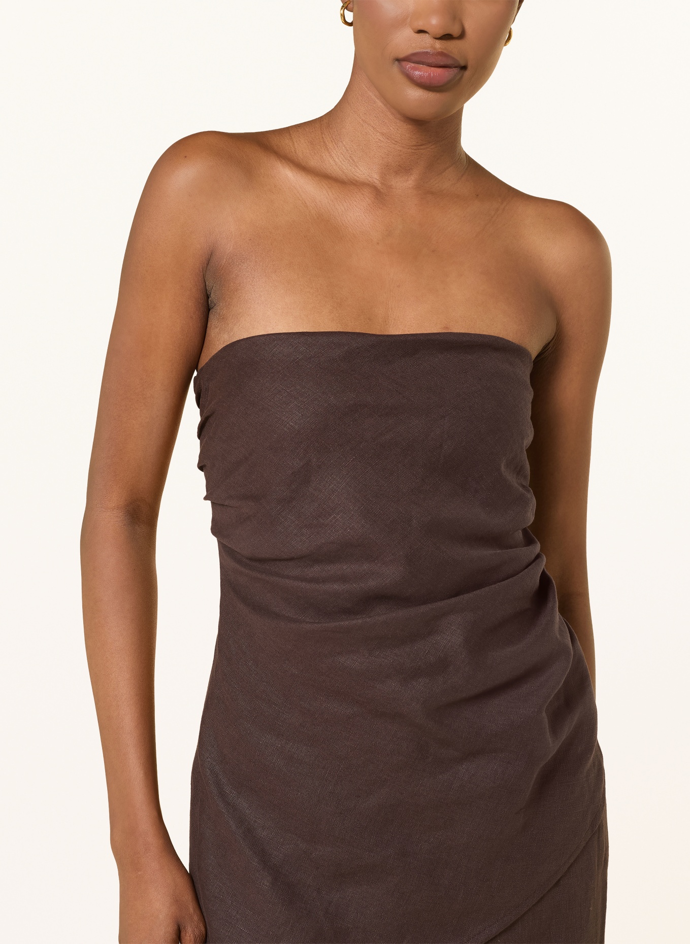 FAITHFULL THE BRAND NERA Off-Shoulder Linen Top: DARK BROWN