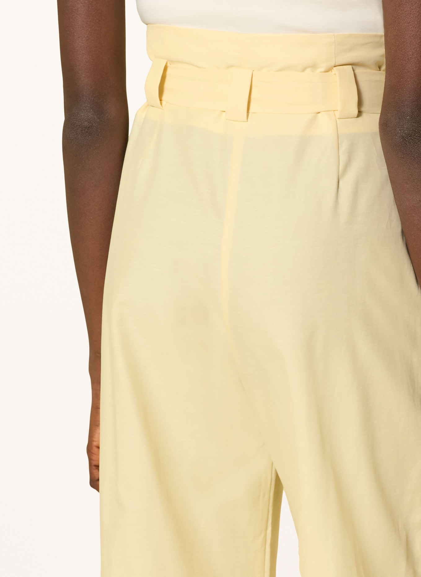 s.Oliver BLACK LABEL paperbag pants: LIGHT YELLOW