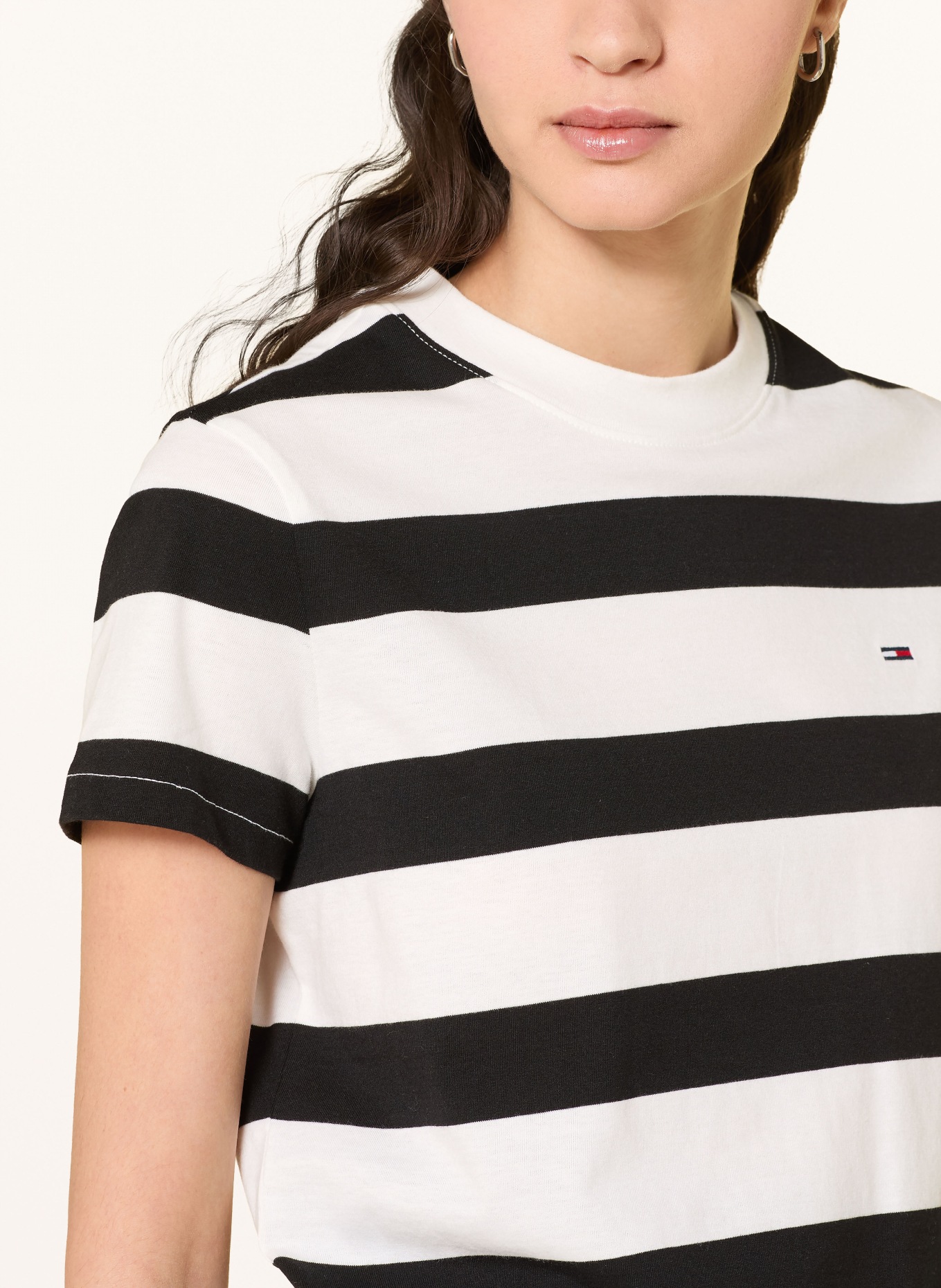 TOMMY JEANS koszulka: CZARNY / BIAŁY