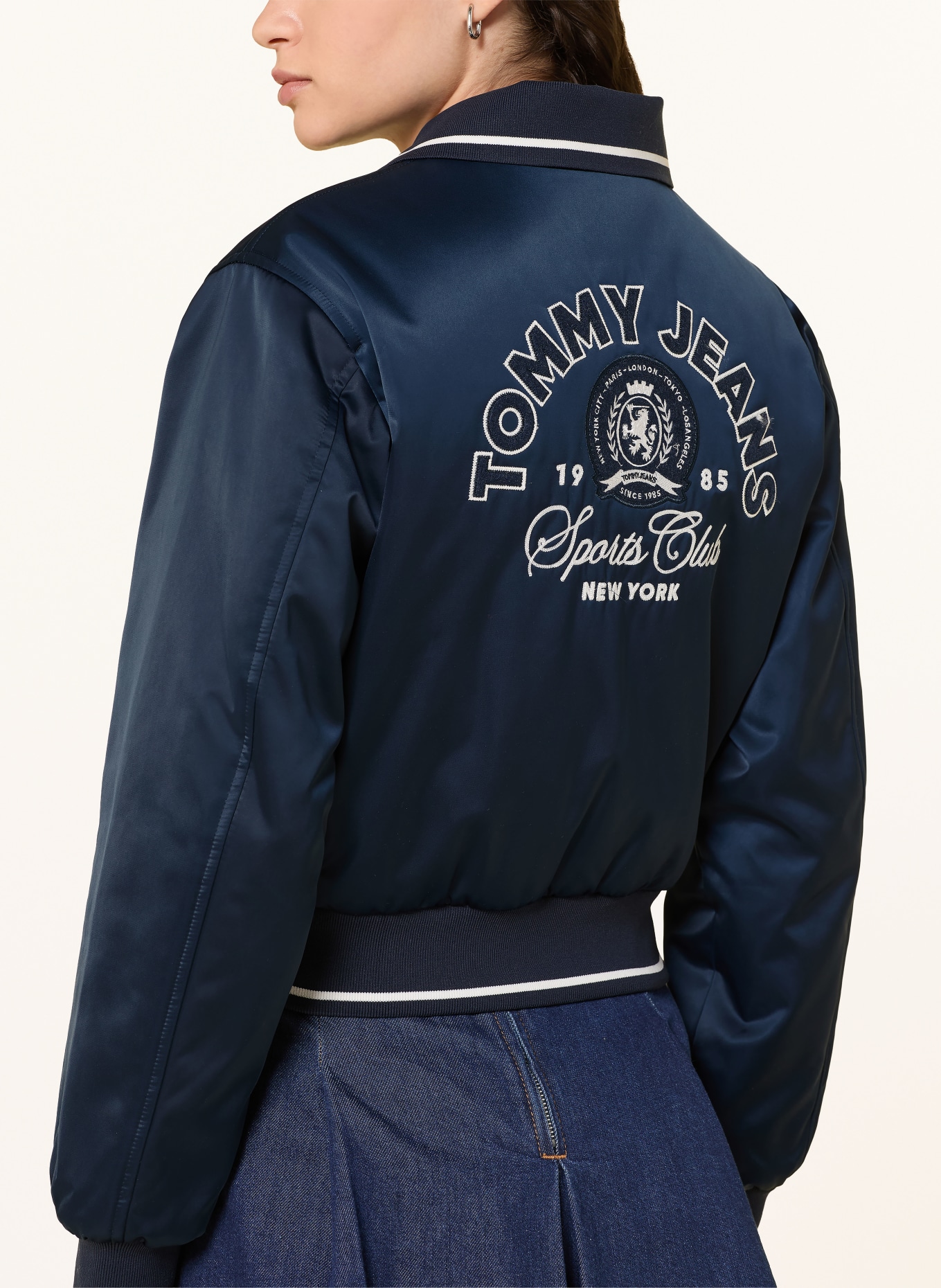 TOMMY JEANS College-Jacke aus Satin: DUNKELBLAU