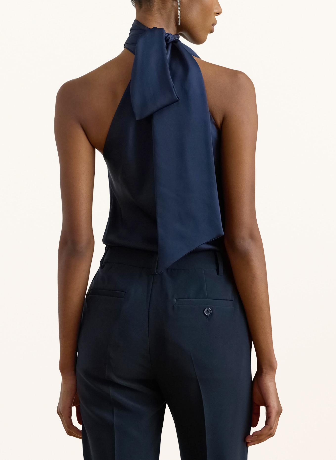 LAUREN RALPH LAUREN Top à col bateau en satin: BLEU FONCÉ
