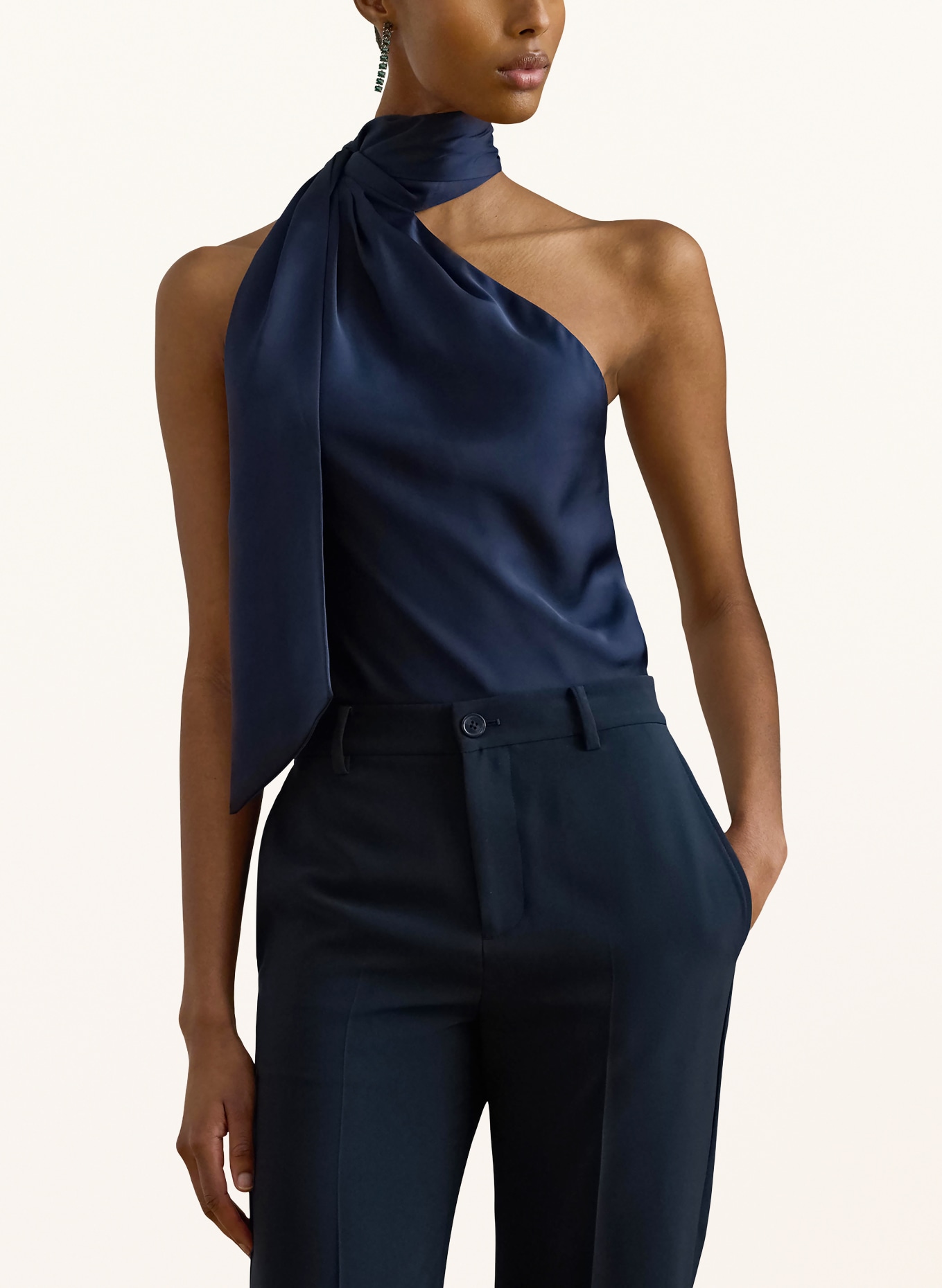 LAUREN RALPH LAUREN Top à col bateau en satin: BLEU FONCÉ