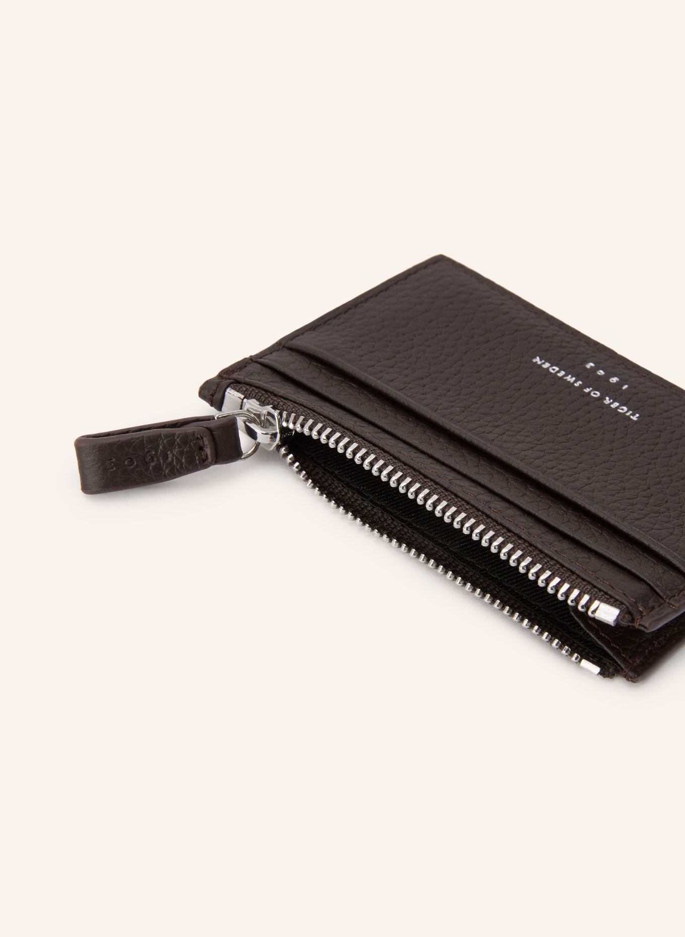 TIGER OF SWEDEN Etui na karty WAHREN: CIEMNOBRĄZOWY / SREBRNY