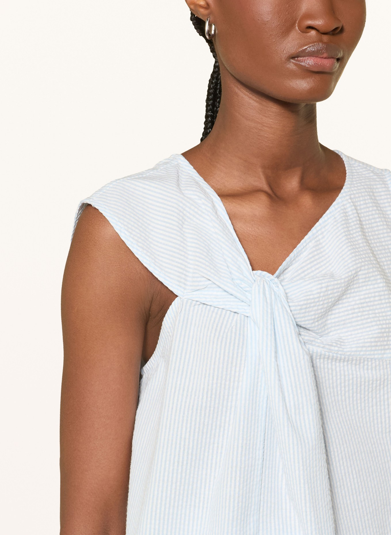 SELECTED Femme Blůza z mušelínu: BÍLÁ / TMAVĚ MODRÁ