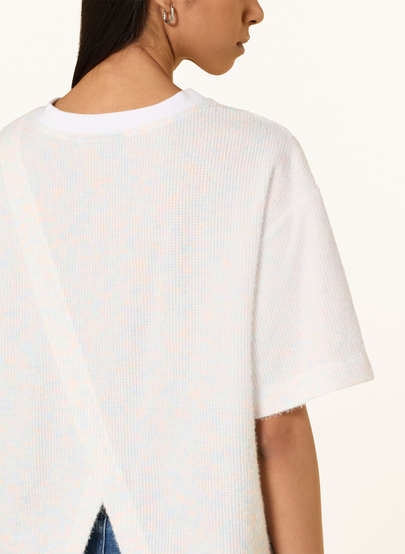 ELIAS RUMELIS Sweter z dzianiny ANDRA: BIAŁY / POMARAŃCZOWY / JASNONIEBIESKI