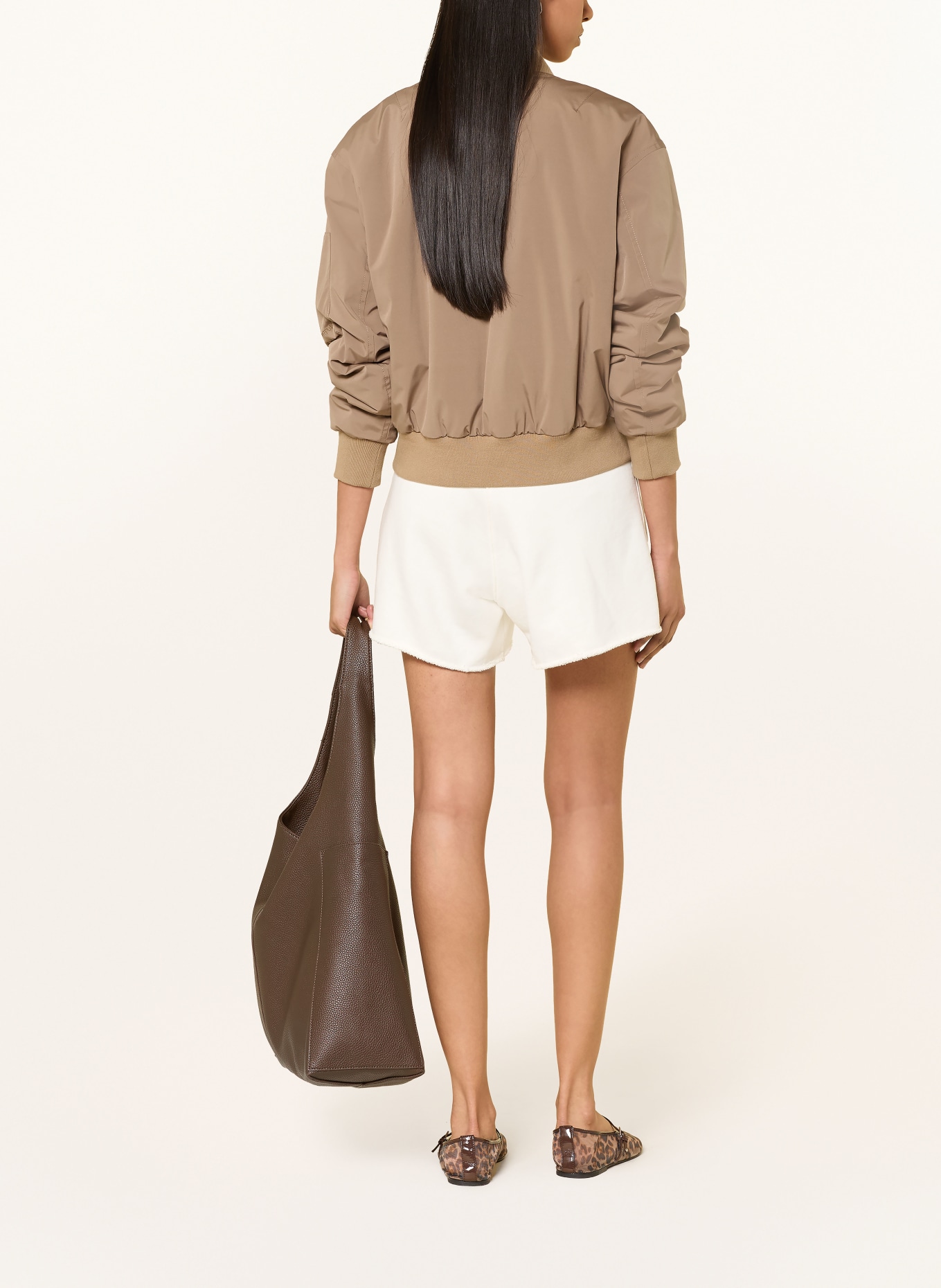 Rich & Royal Sweatshorts: ECRU