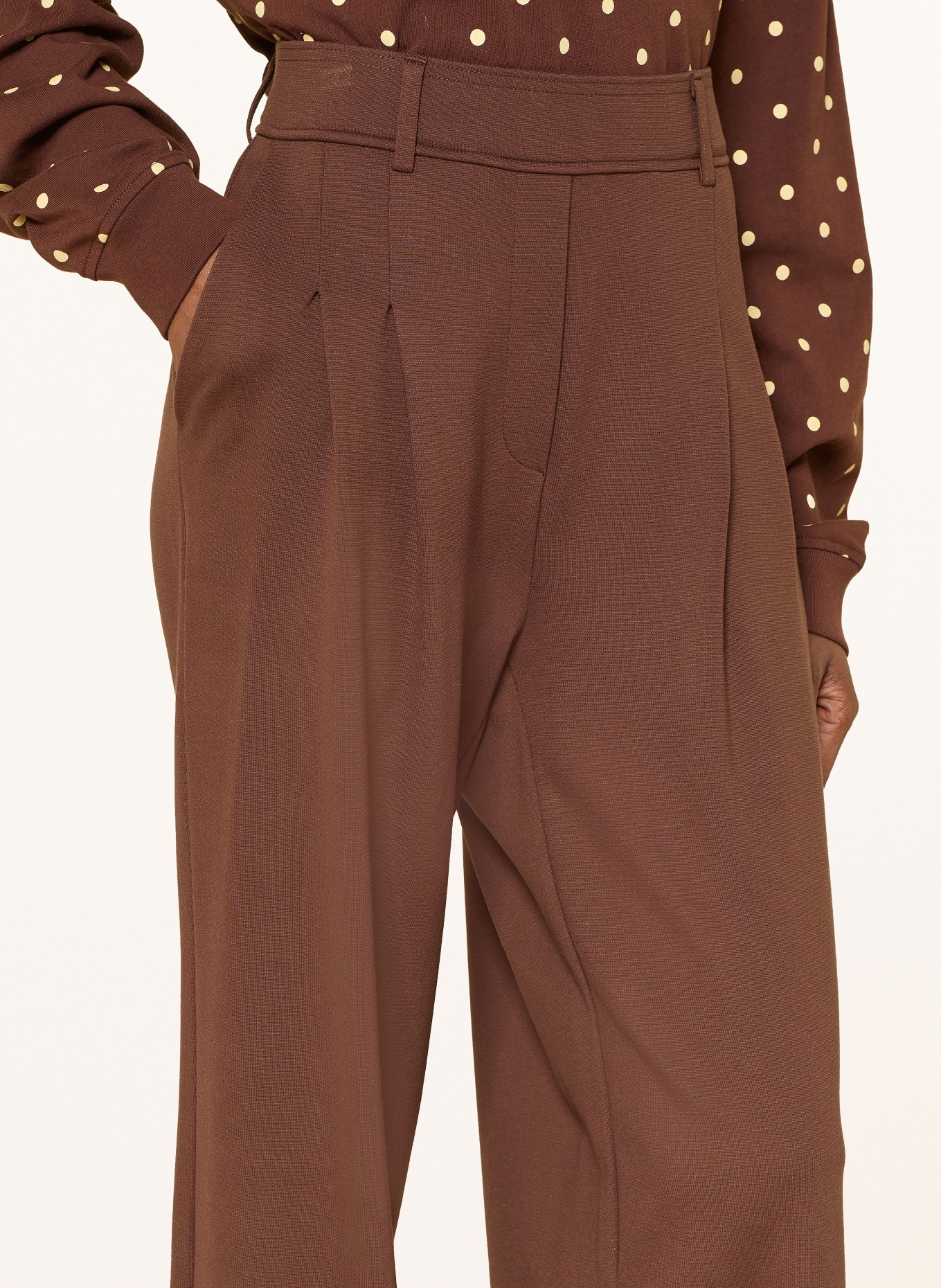 OH APRIL Spodnie z marszczeniami MIRI: BRĄZOWY