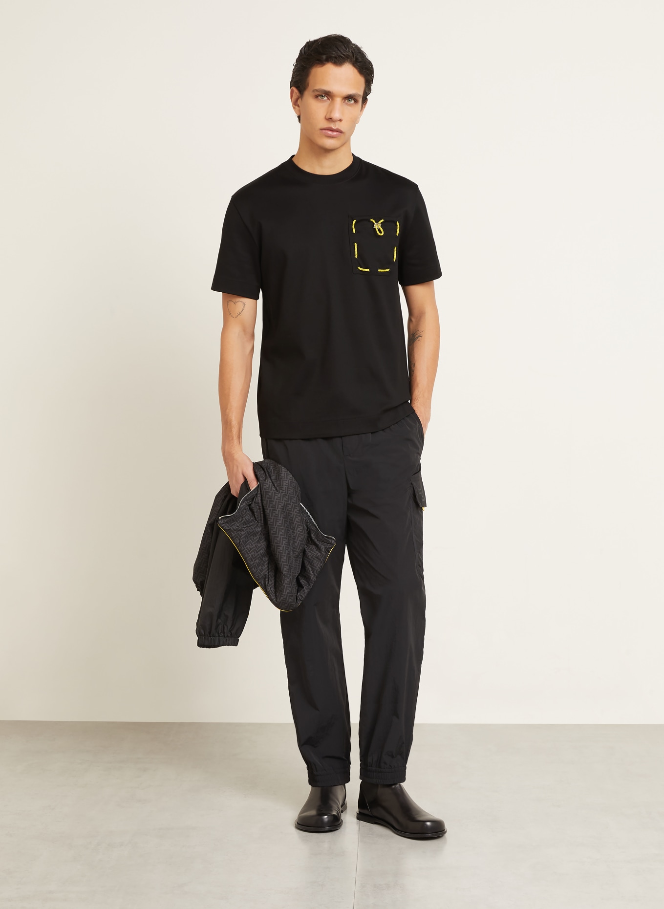 FENDI T-shirt: ZWART