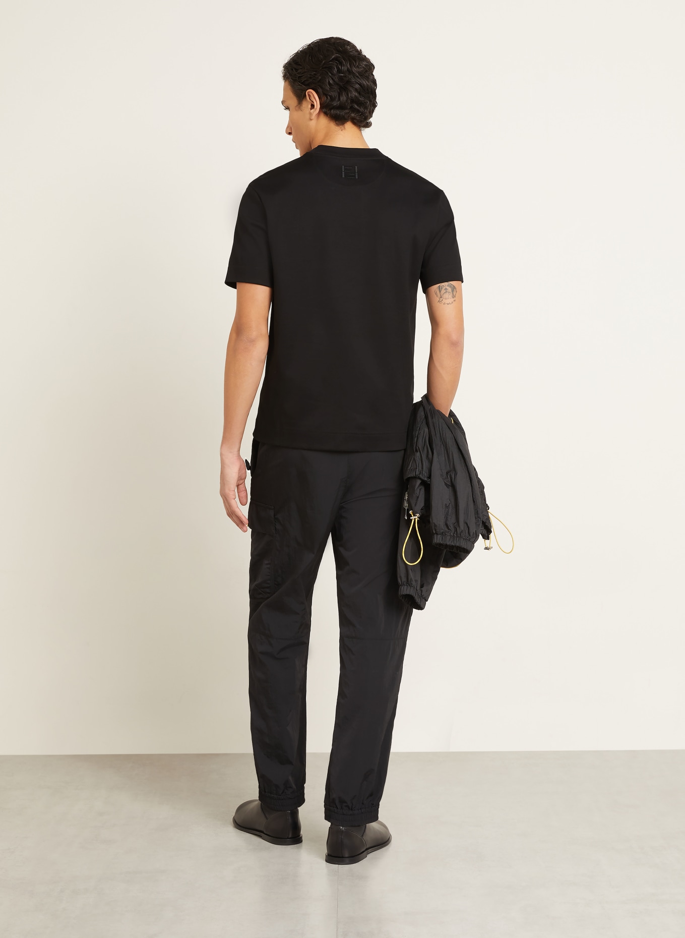 FENDI T-shirt: ZWART