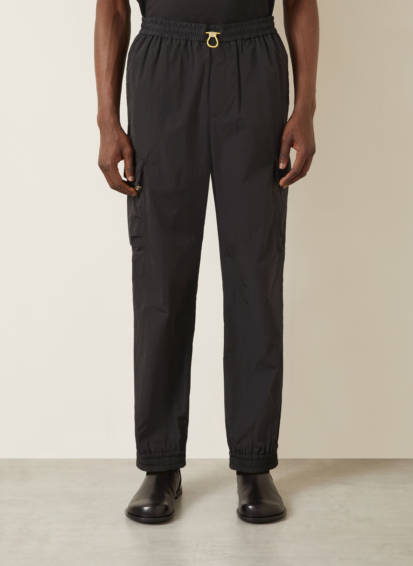 FENDI spodnie cargo: CZARNY