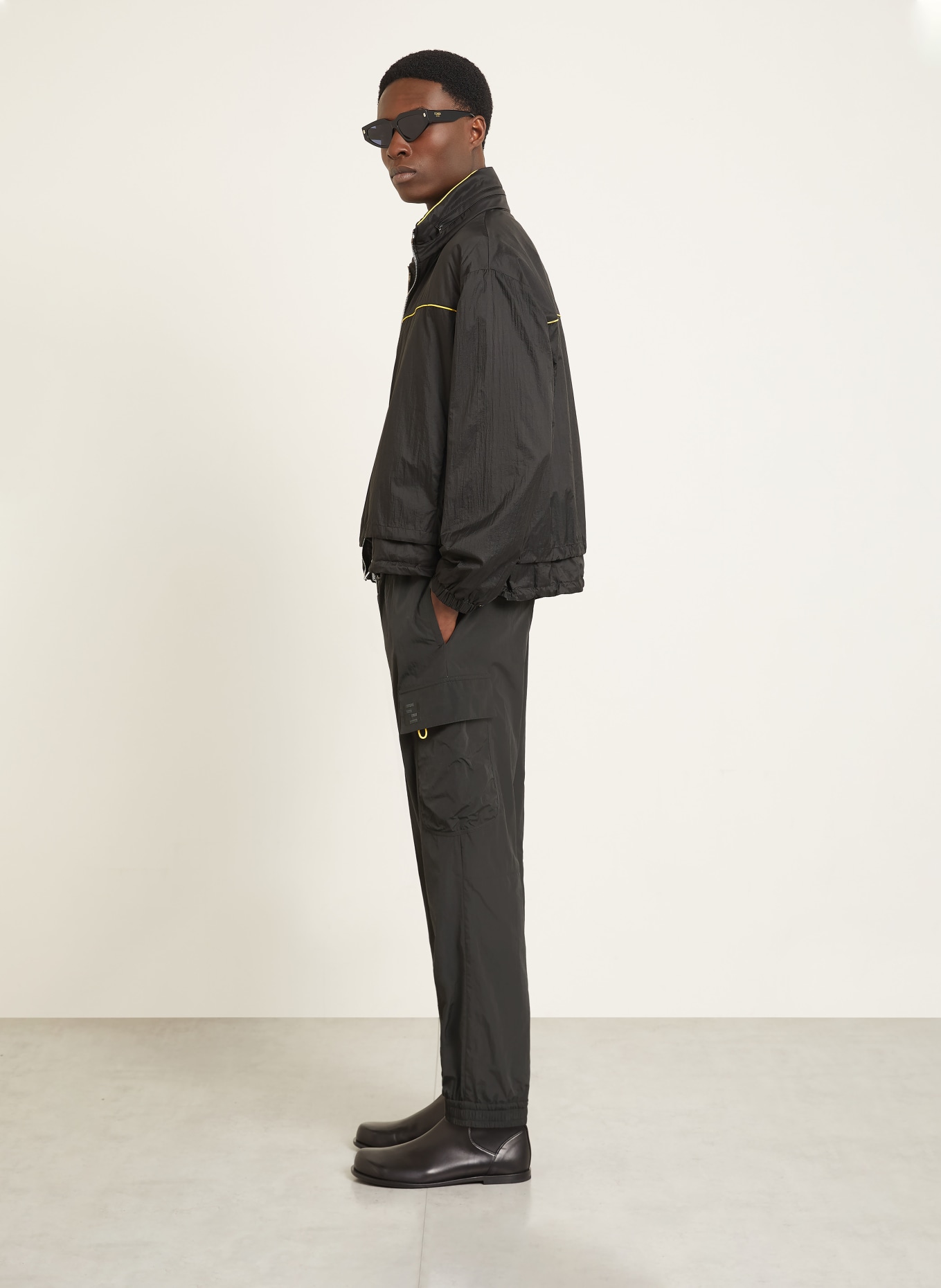 FENDI spodnie cargo: CZARNY