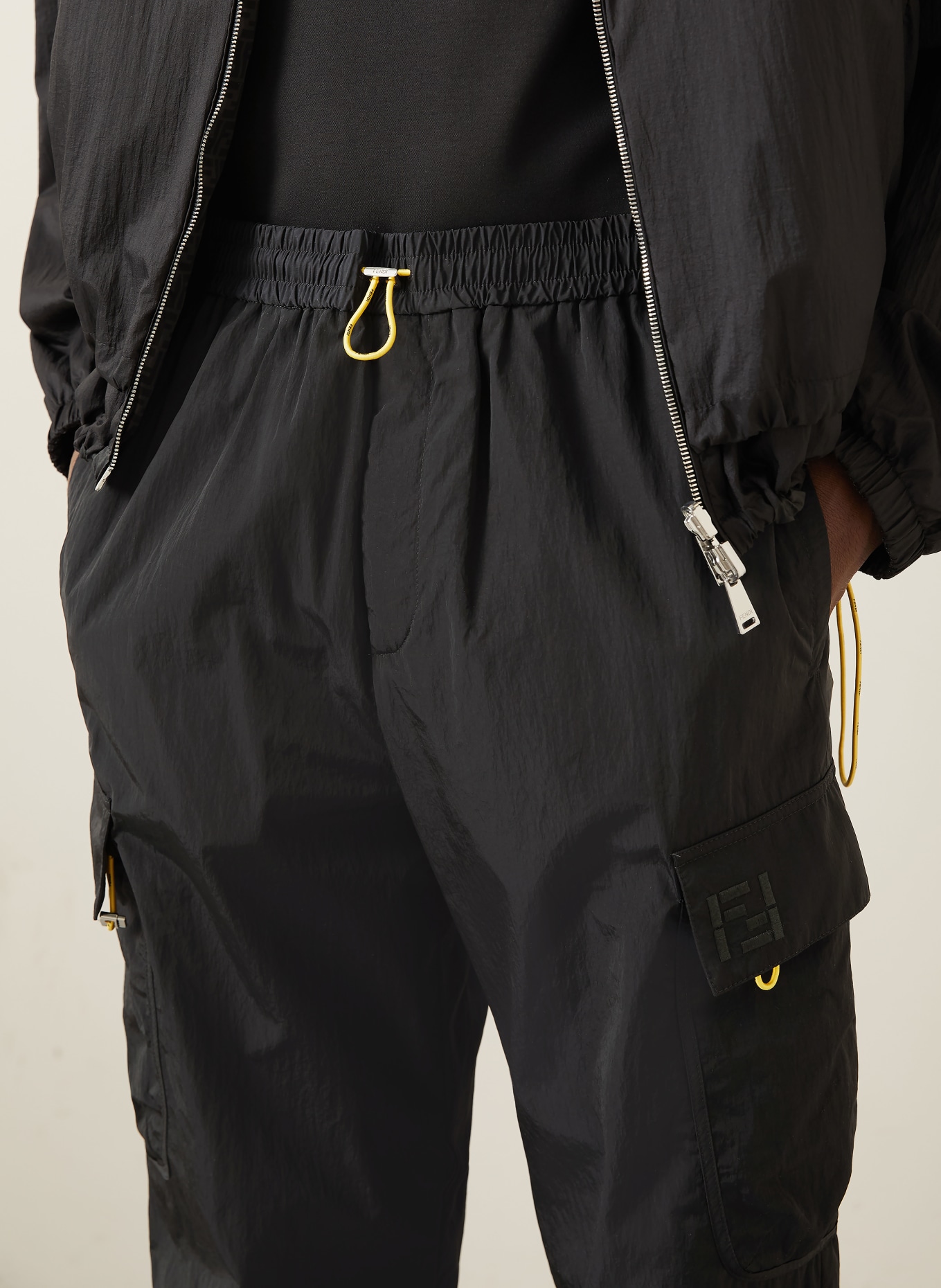 FENDI spodnie cargo: CZARNY