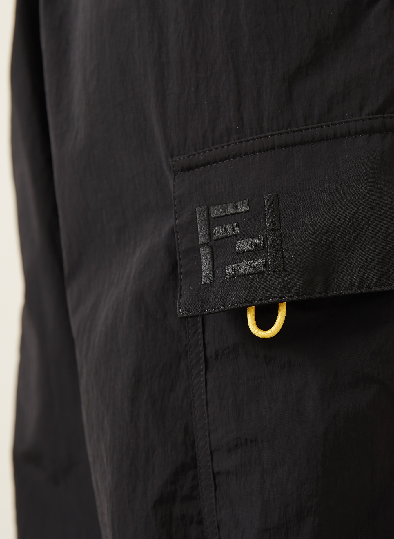 FENDI spodnie cargo: CZARNY