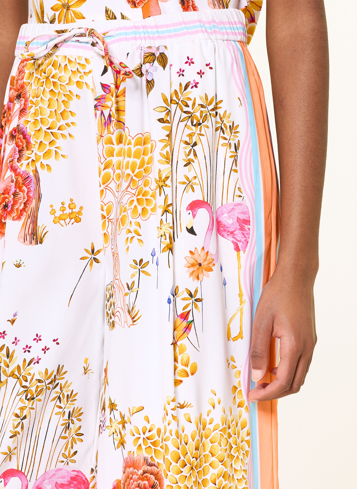 HERZENS Marlenehose aus Seide: ROT / LILA / WEISS