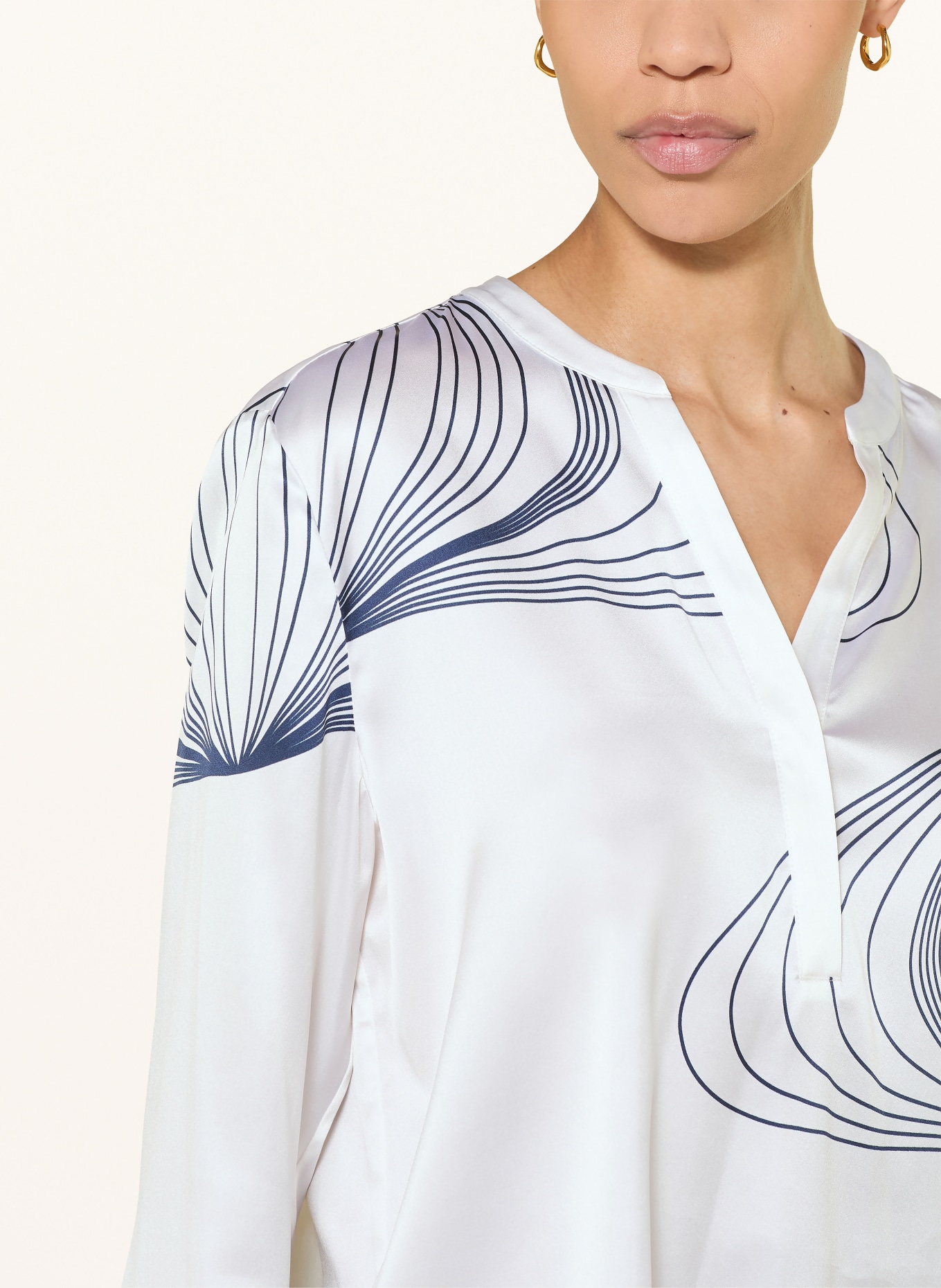 HERZENS Chemisier en soie: BLANC / BLEU FONCÉ