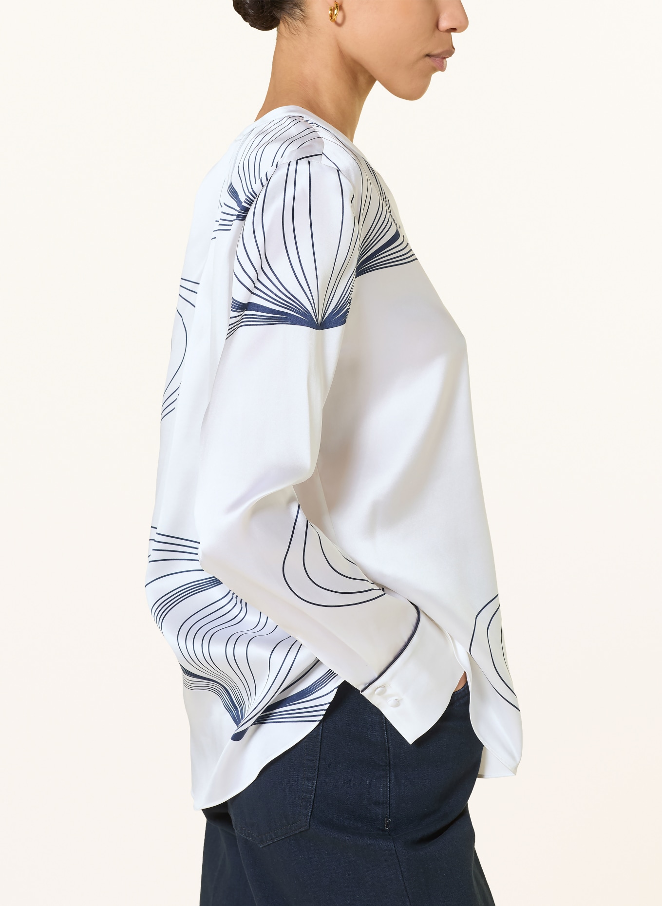 HERZENS Chemisier en soie: BLANC / BLEU FONCÉ