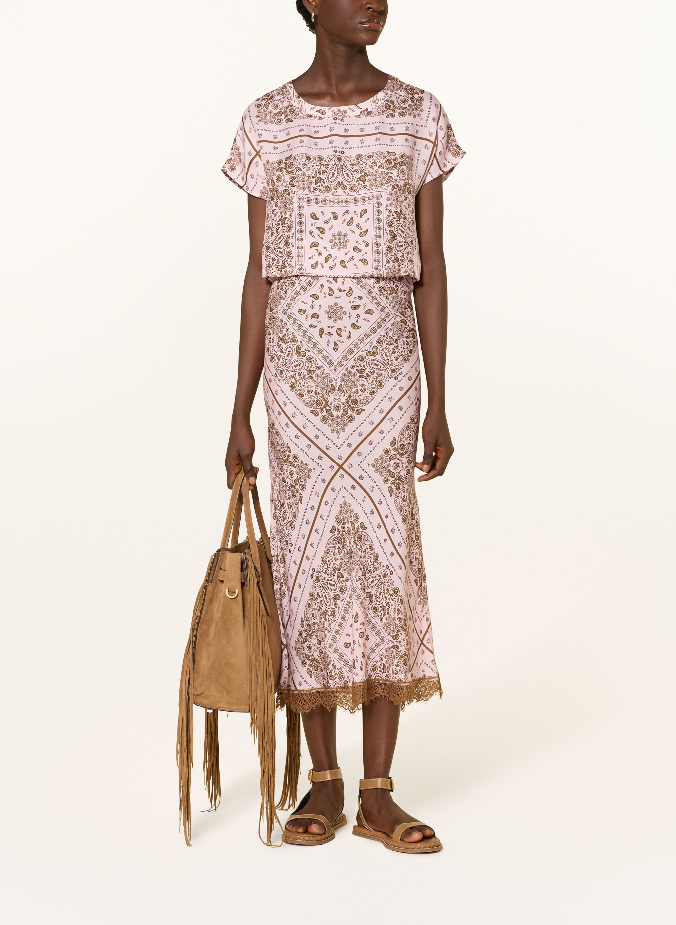 darling harbour Satin skirt with silk and lace: Bandana print rose