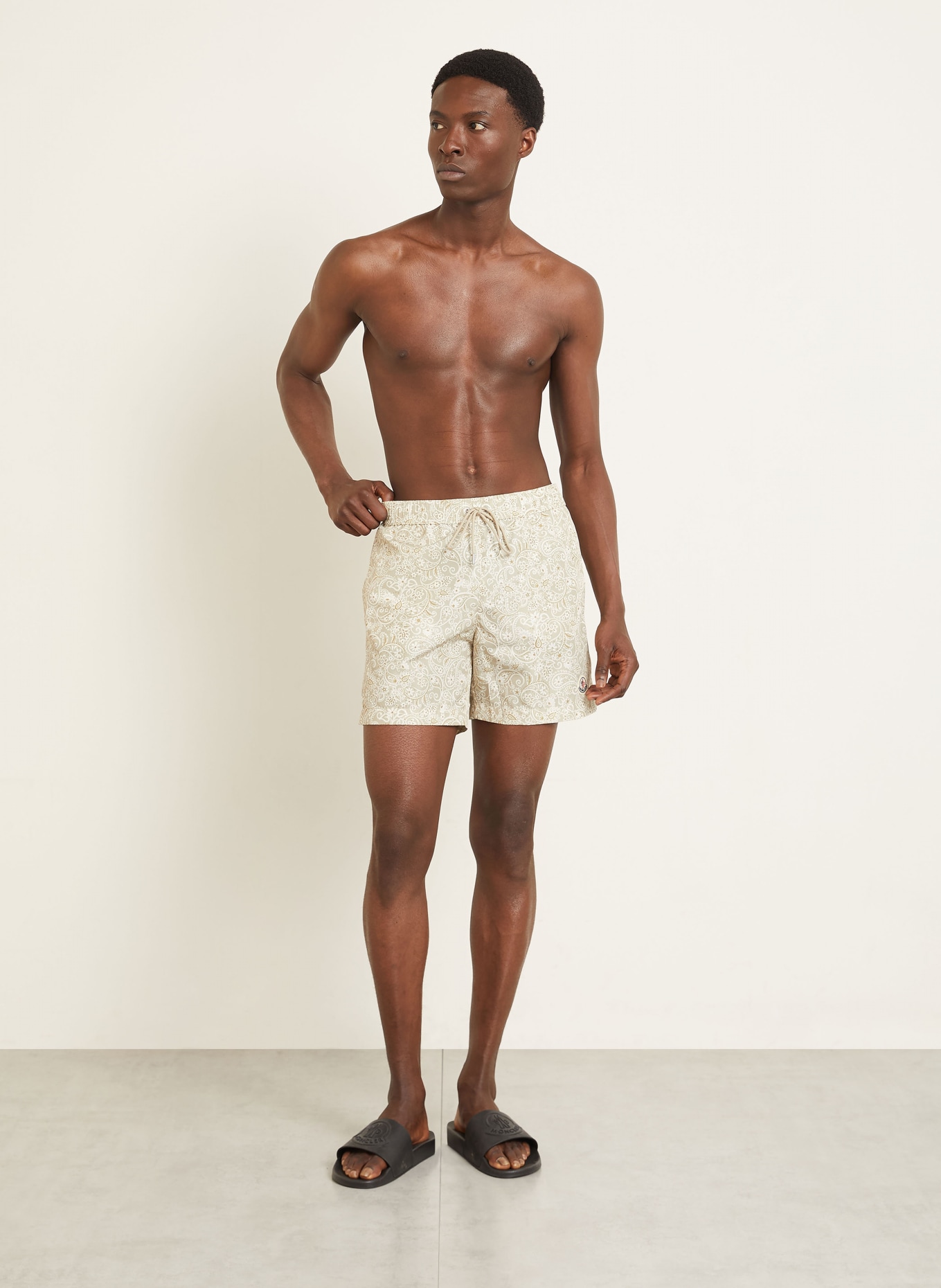 MONCLER szorty kąpielowe: KREMOWY / JASNOZIELONY