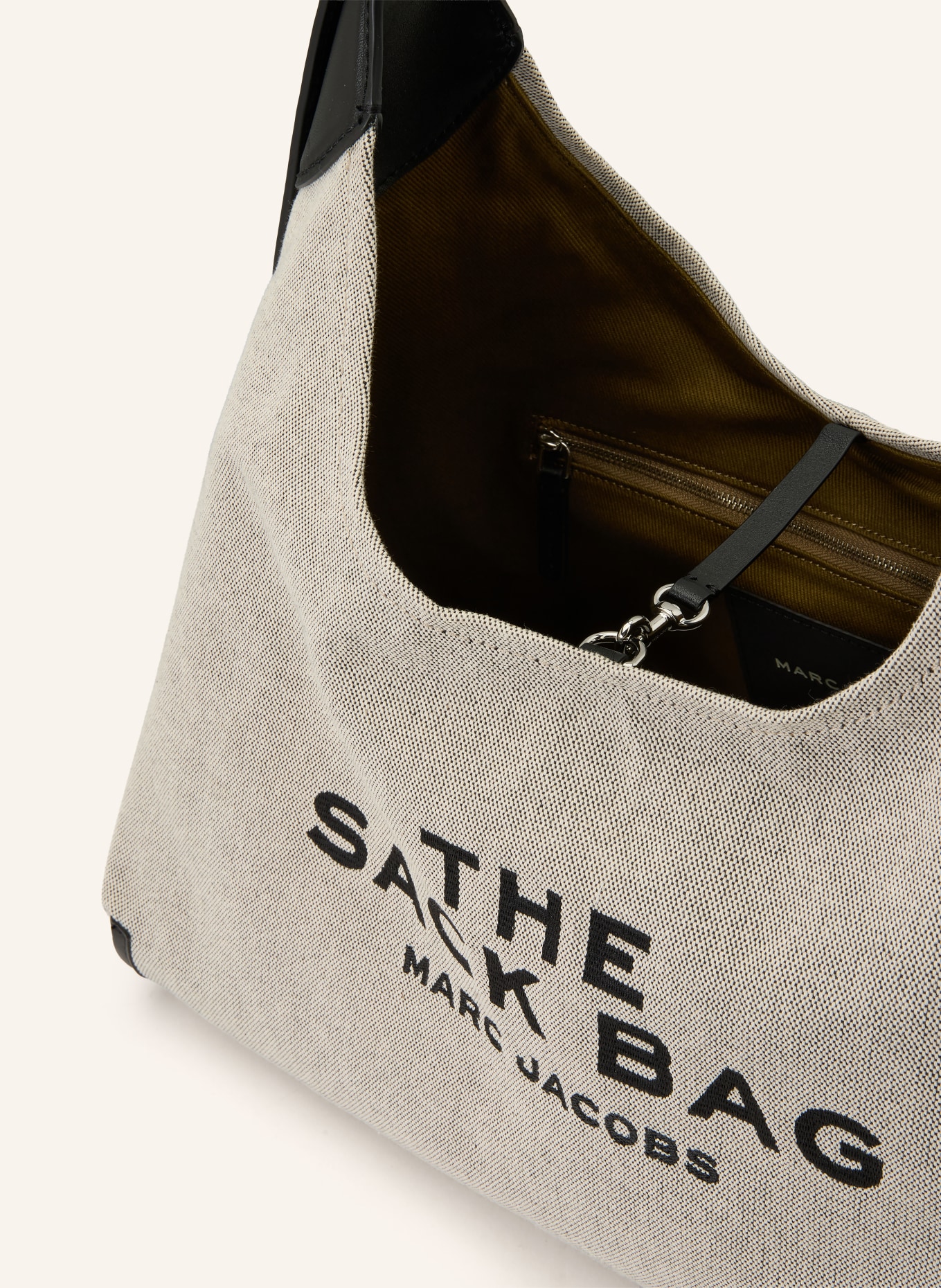 MARC JACOBS Schultertasche THE LEATHER-TRIM CANVAS BELTED SACK BAG: BEIGE / SILBER / SCHWARZ