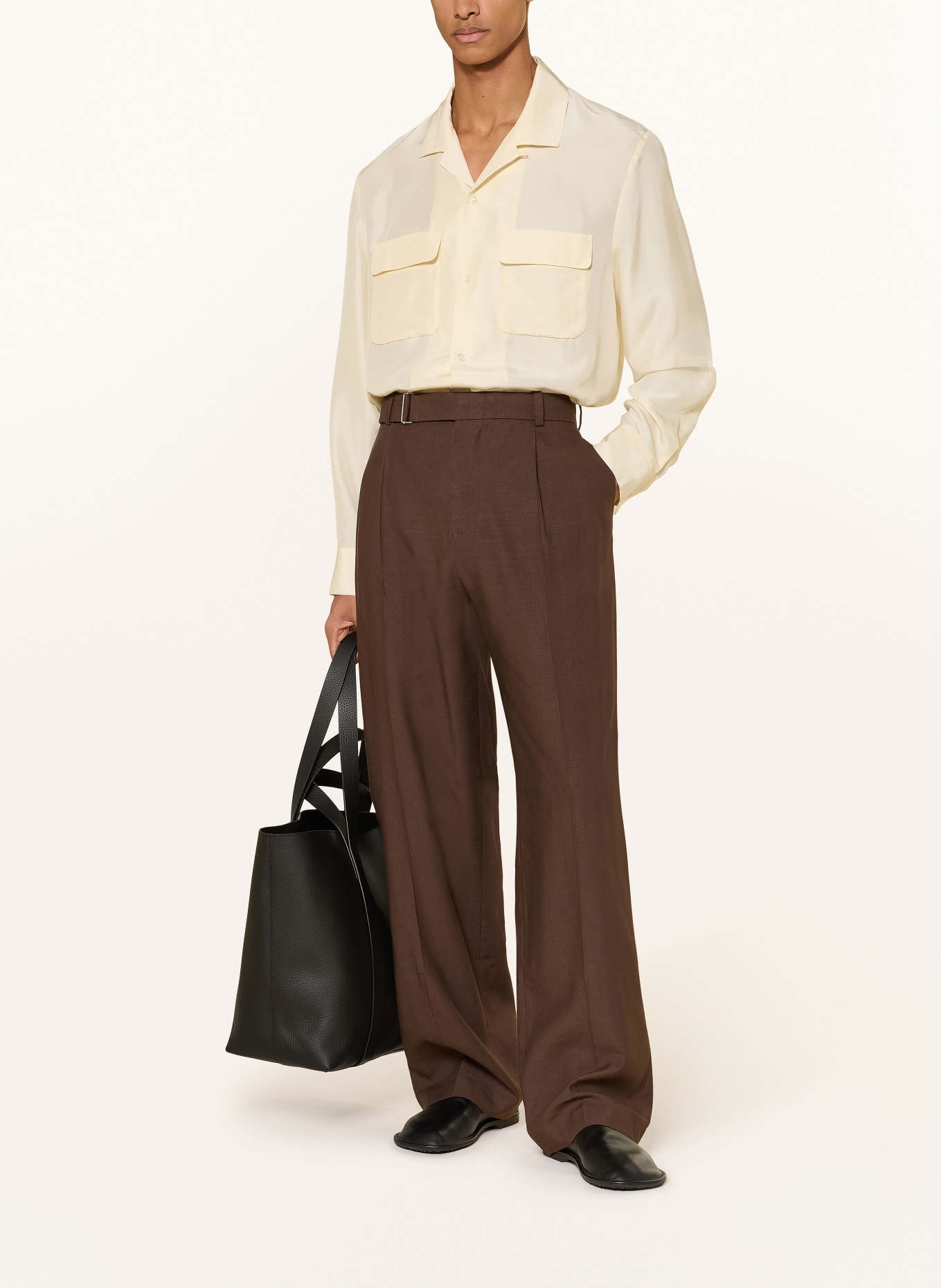 COS Pantalon coupe classique avec lin: MARRON FONCÉ