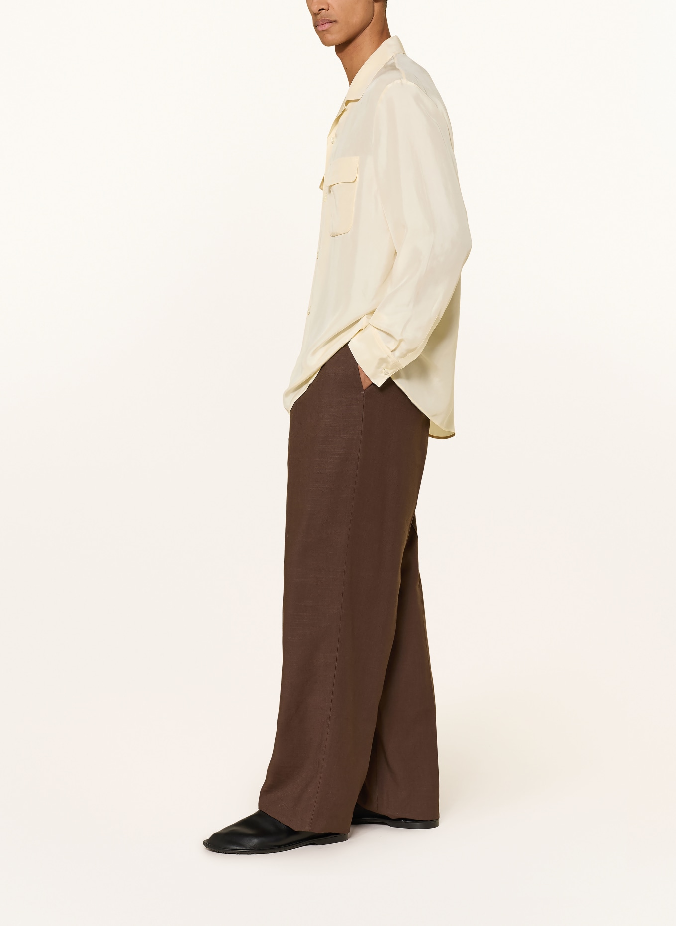 COS Pantalon coupe classique avec lin: MARRON FONCÉ