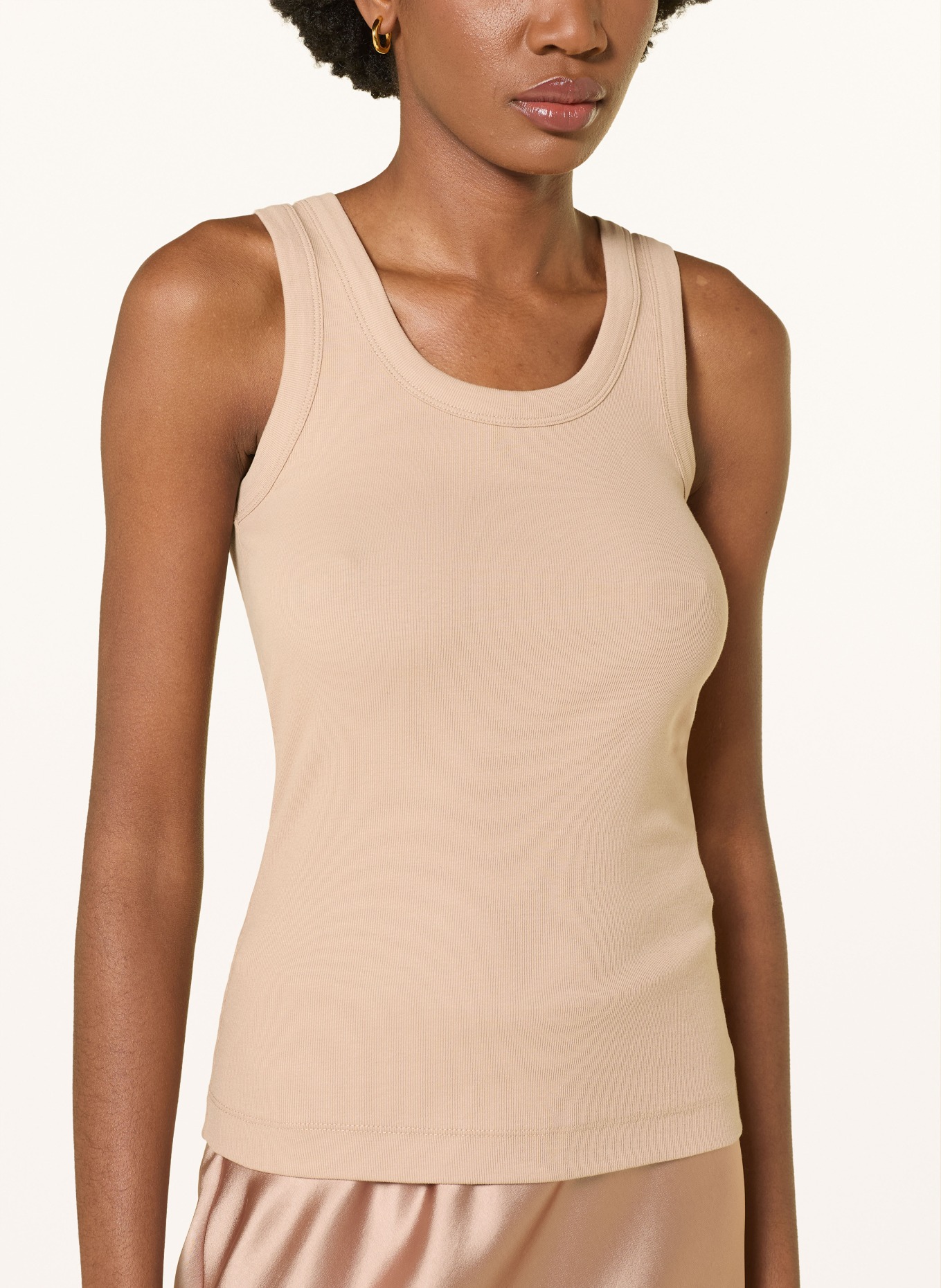 LUISA CERANO Top: CAMEL