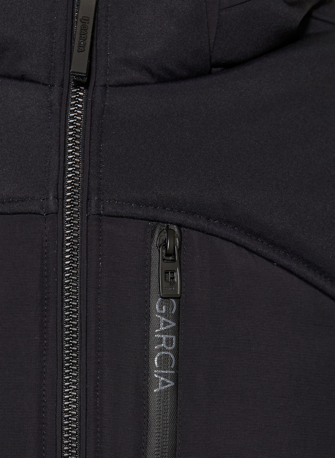 GARCIA Steppjacke im Materialmix: SCHWARZ