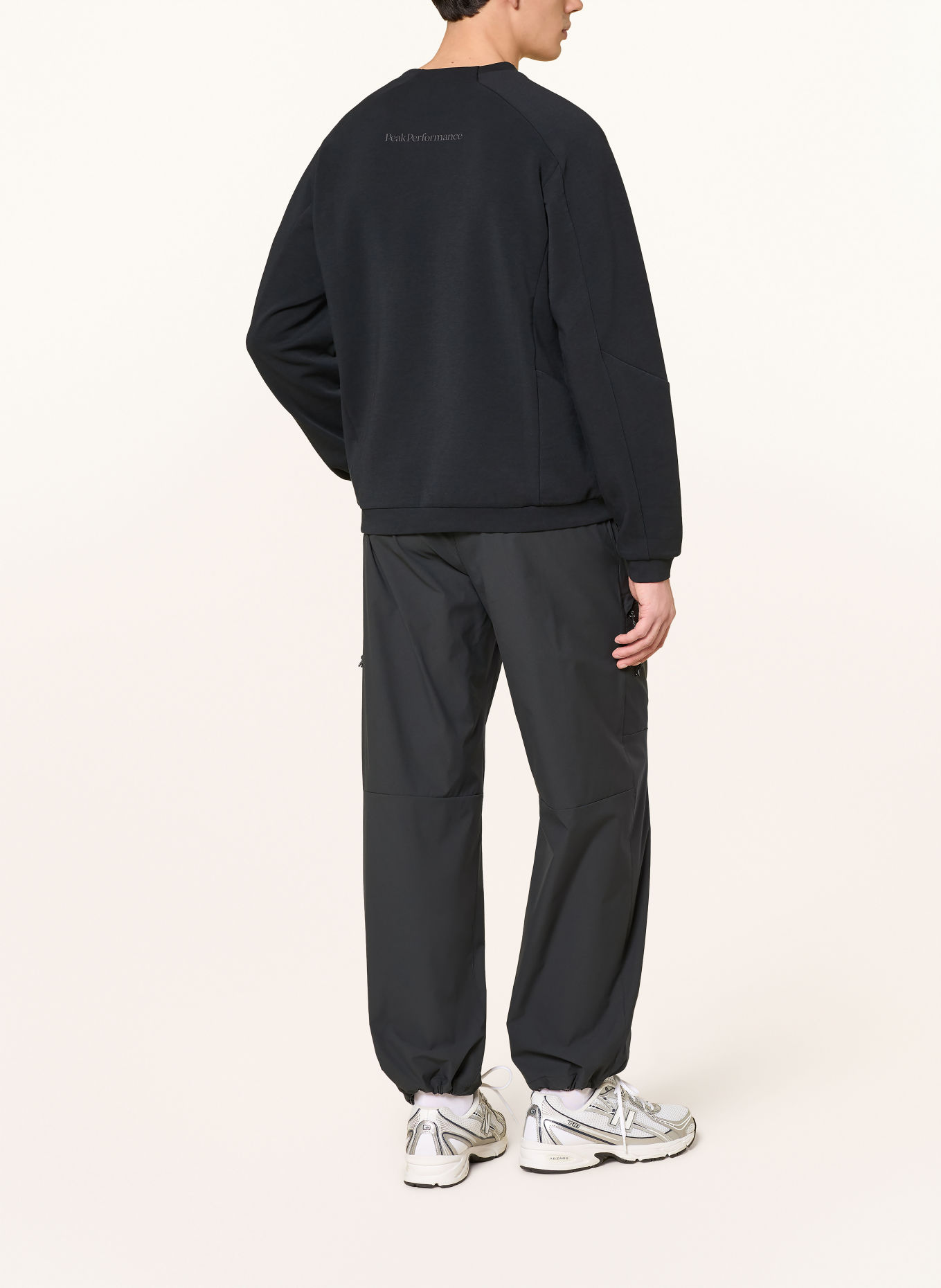 Peak Performance Sweatshirt: ZWART