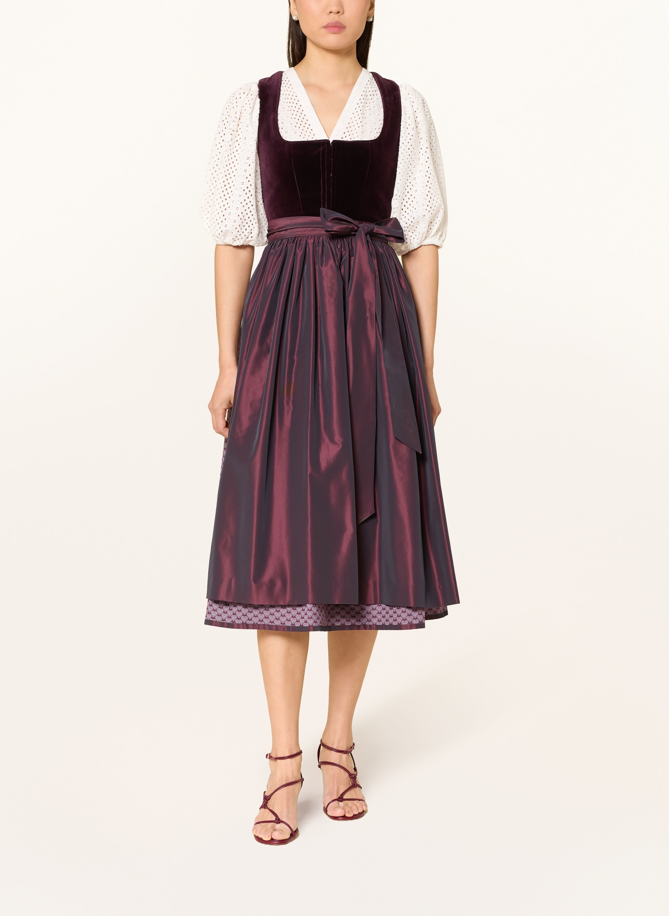 Johann & Johanna Dirndl dans un mélange de matières: ROUGE FONCÉ