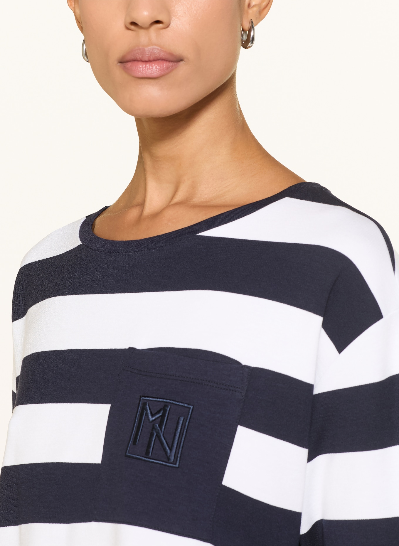 monari blouse: DONKERBLAUW / WIT