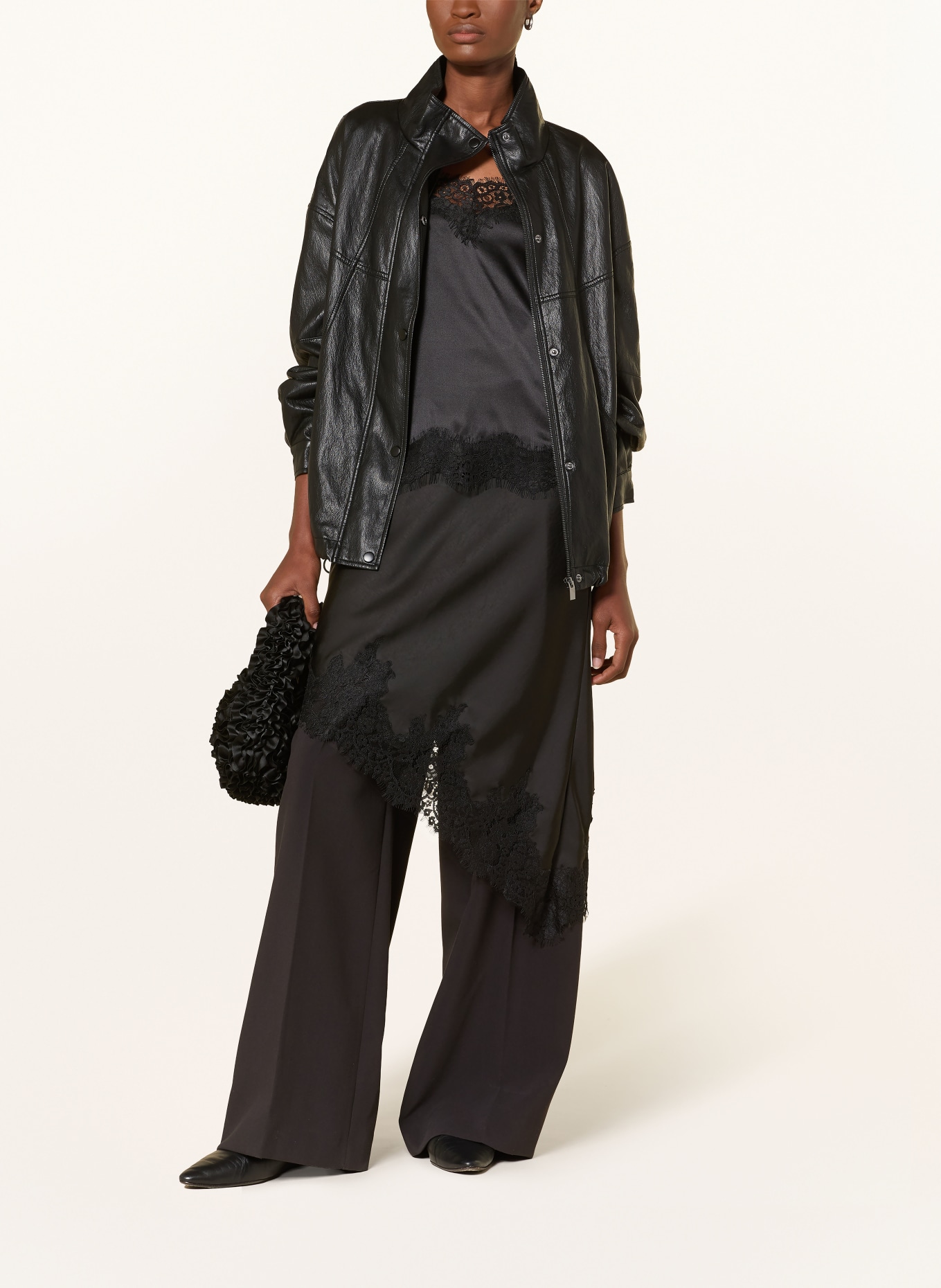 darling harbour Top en satin et dentelle: BLACK