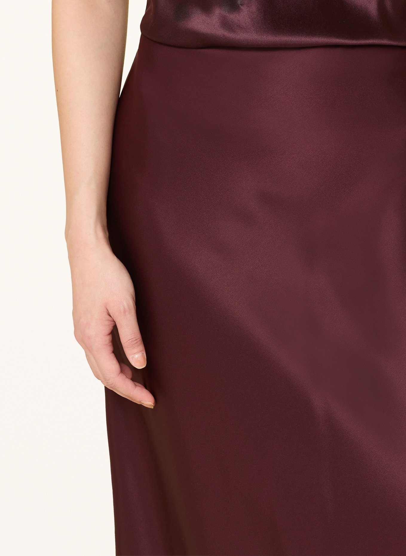 darling harbour Satinrock: deep merlot