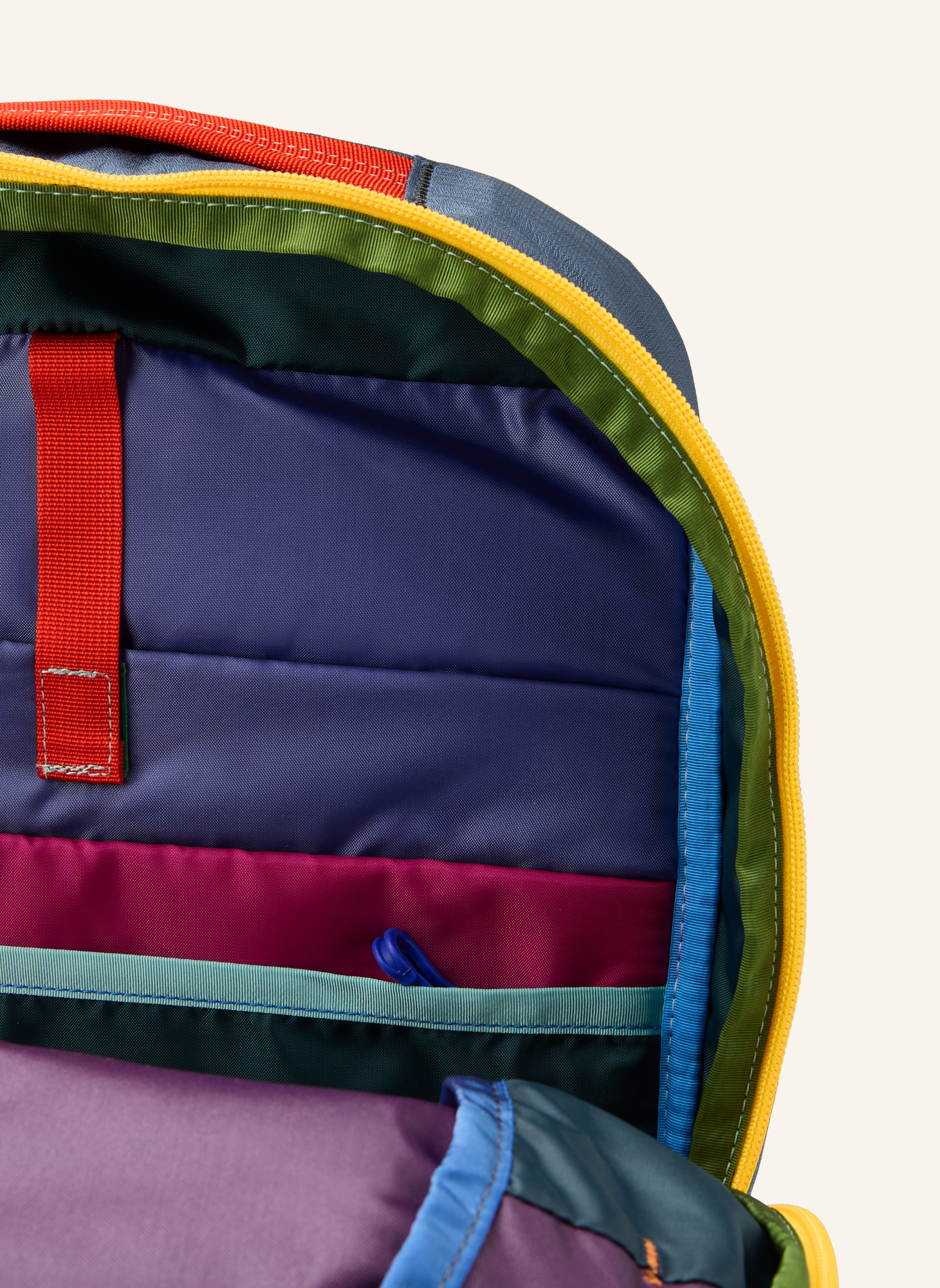 cotopaxi Rugzak CHIQUILLO DEL DÍA 26 l met laptopvak: ORANJE / PAARS / NEONBLAUW