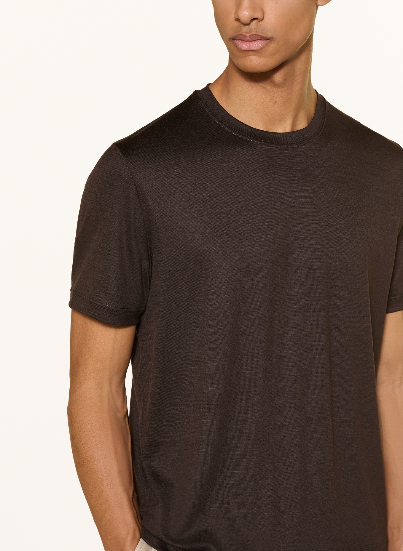 COS T-shirt: MARRON FONCÉ