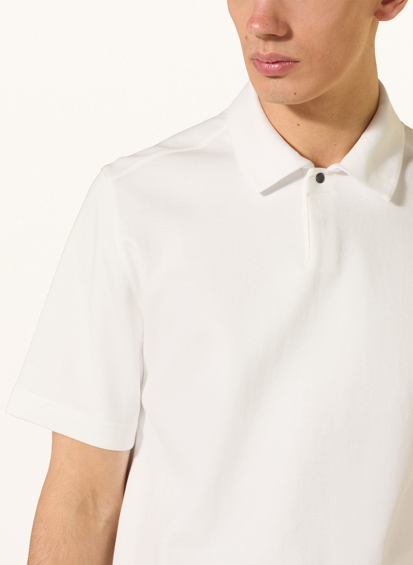 COS piqué polo shirt: BLACK / WHITE
