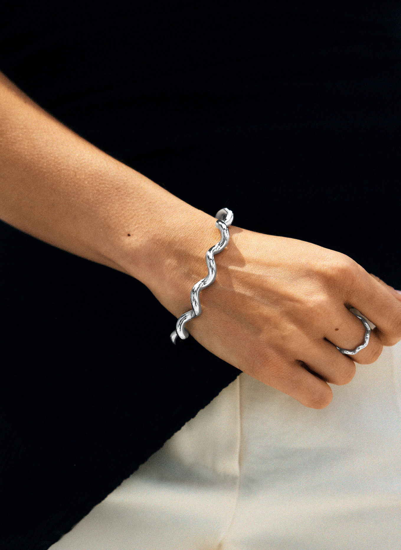 EDBLAD Armreif SPIRAL: SILBER